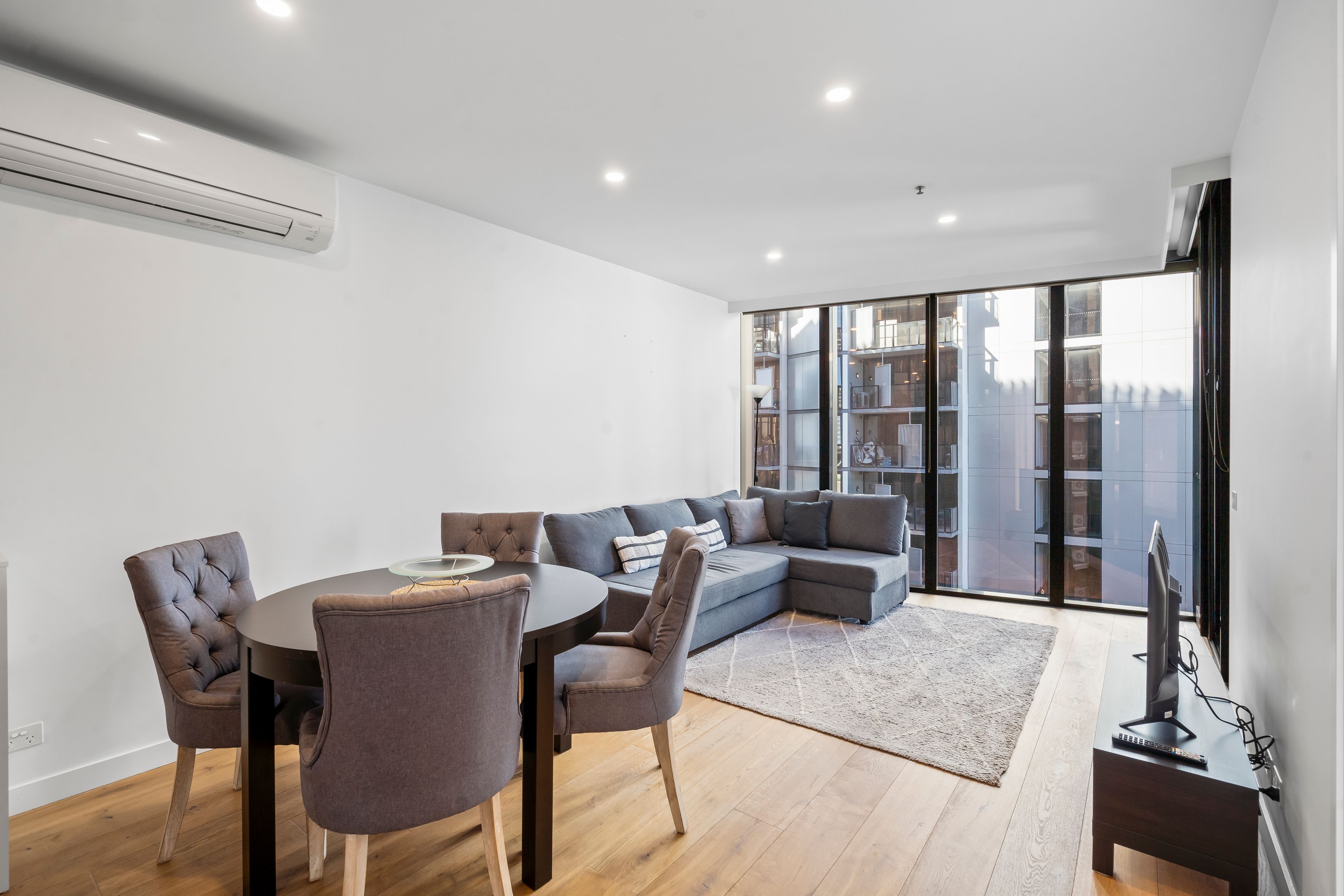 1303/677 La Trobe Street, Docklands, VIC 3008