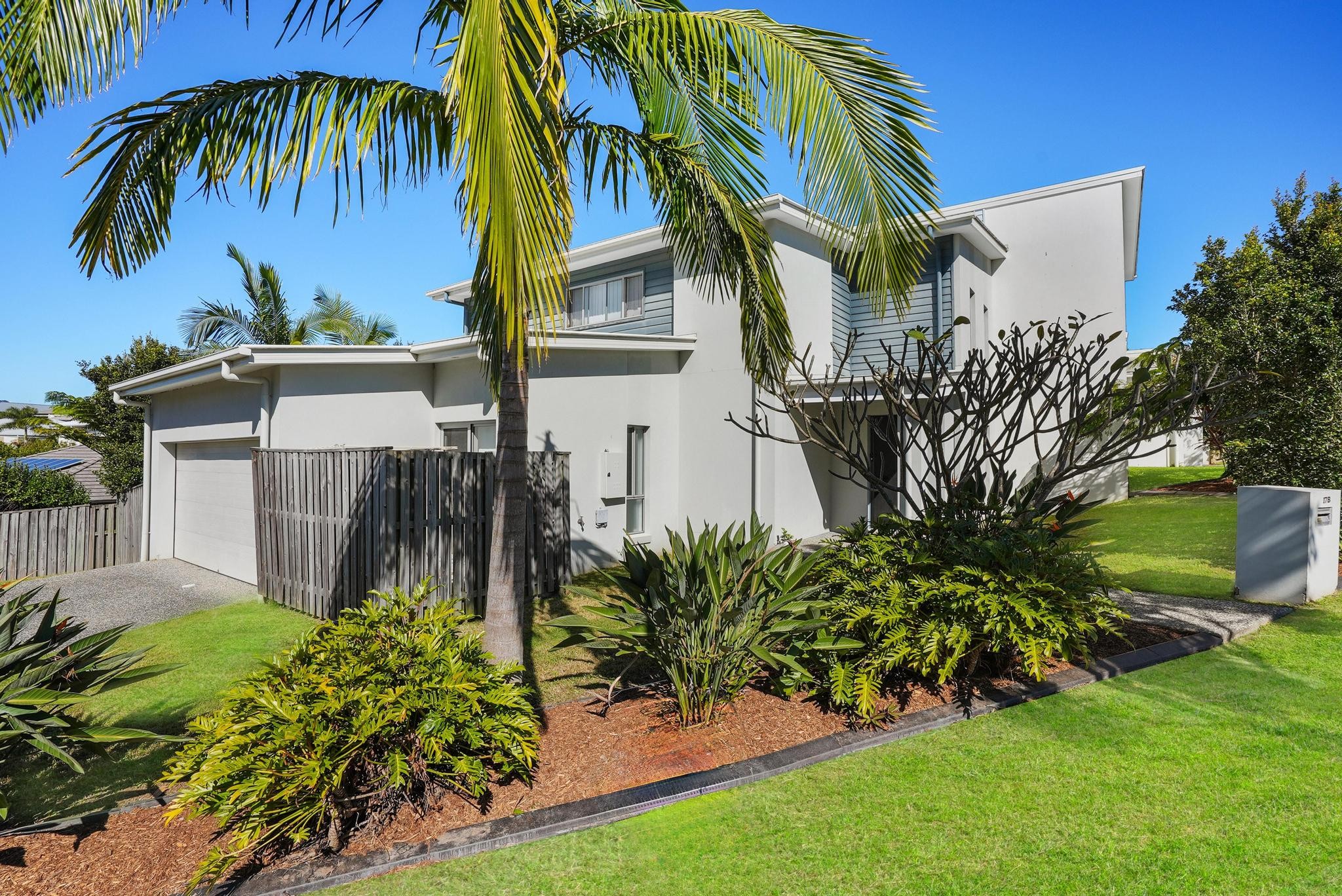 2/17 Rees Court, Elanora, QLD 4221