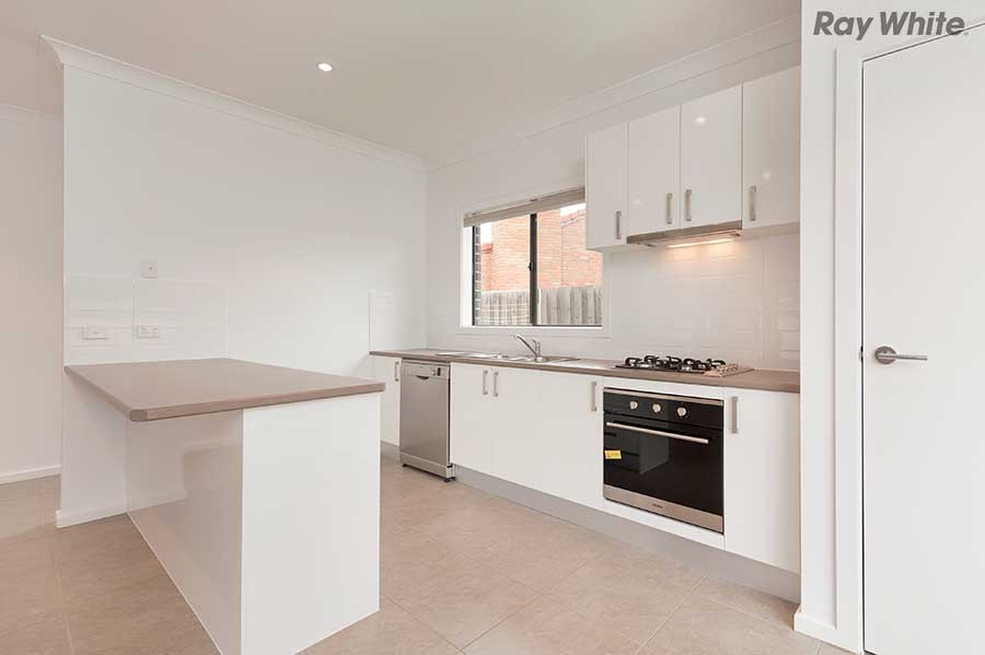 2/5 Heysham Place, Keilor Downs, VIC 3038