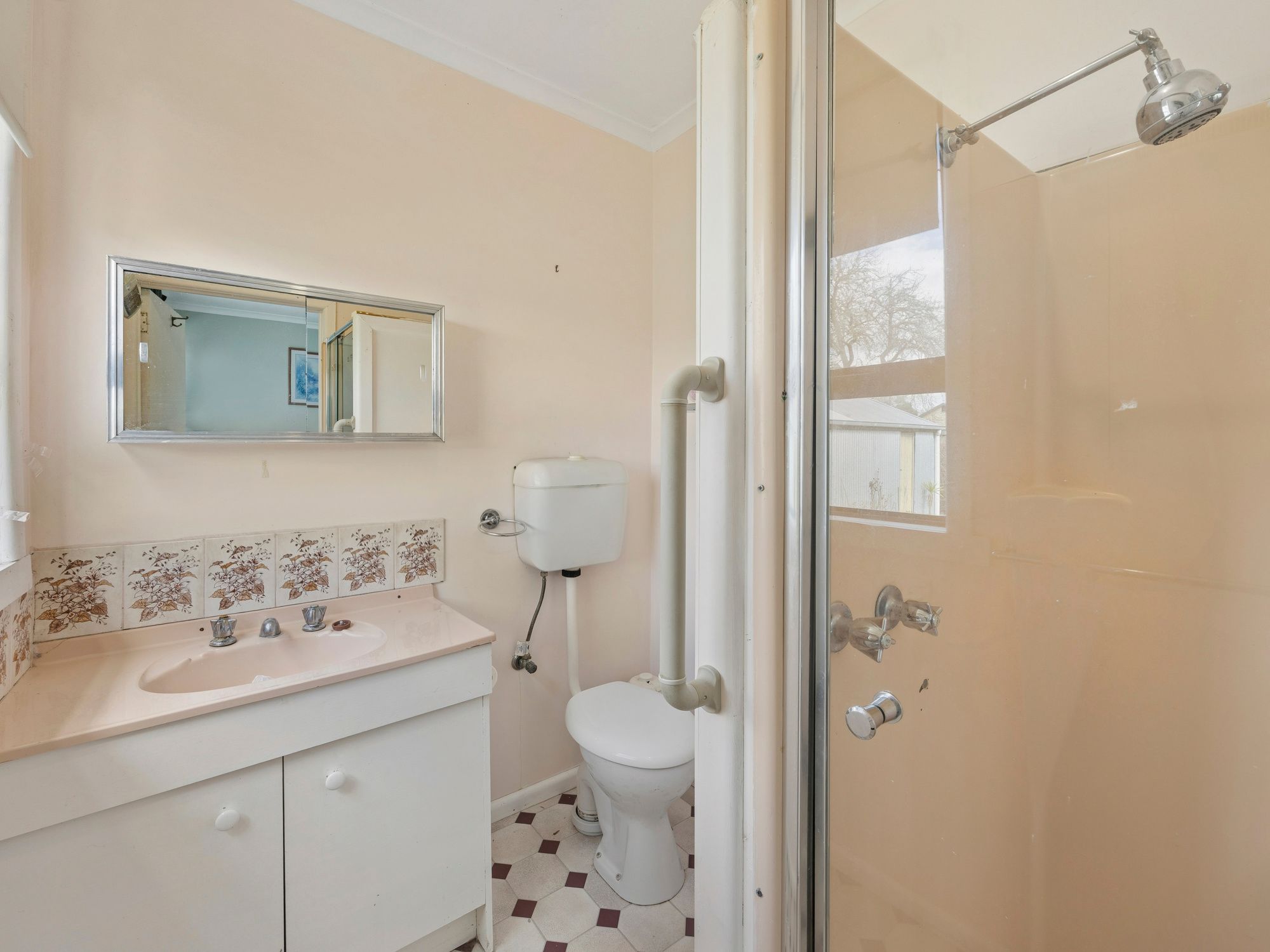 6 Hospital Road — photo 13 of 16