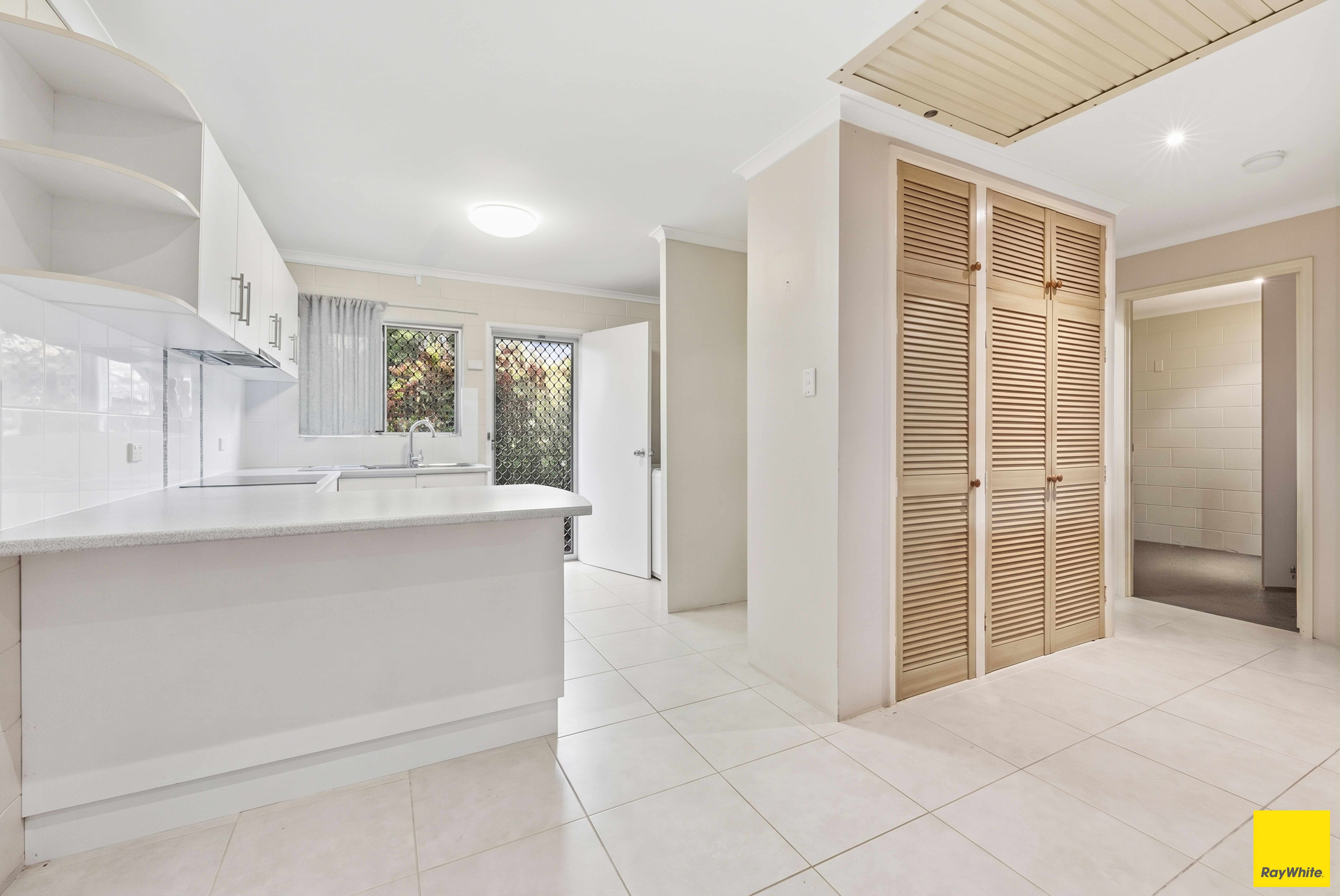 8/473-479 Mccoombe Street — photo from Ray White Cairns