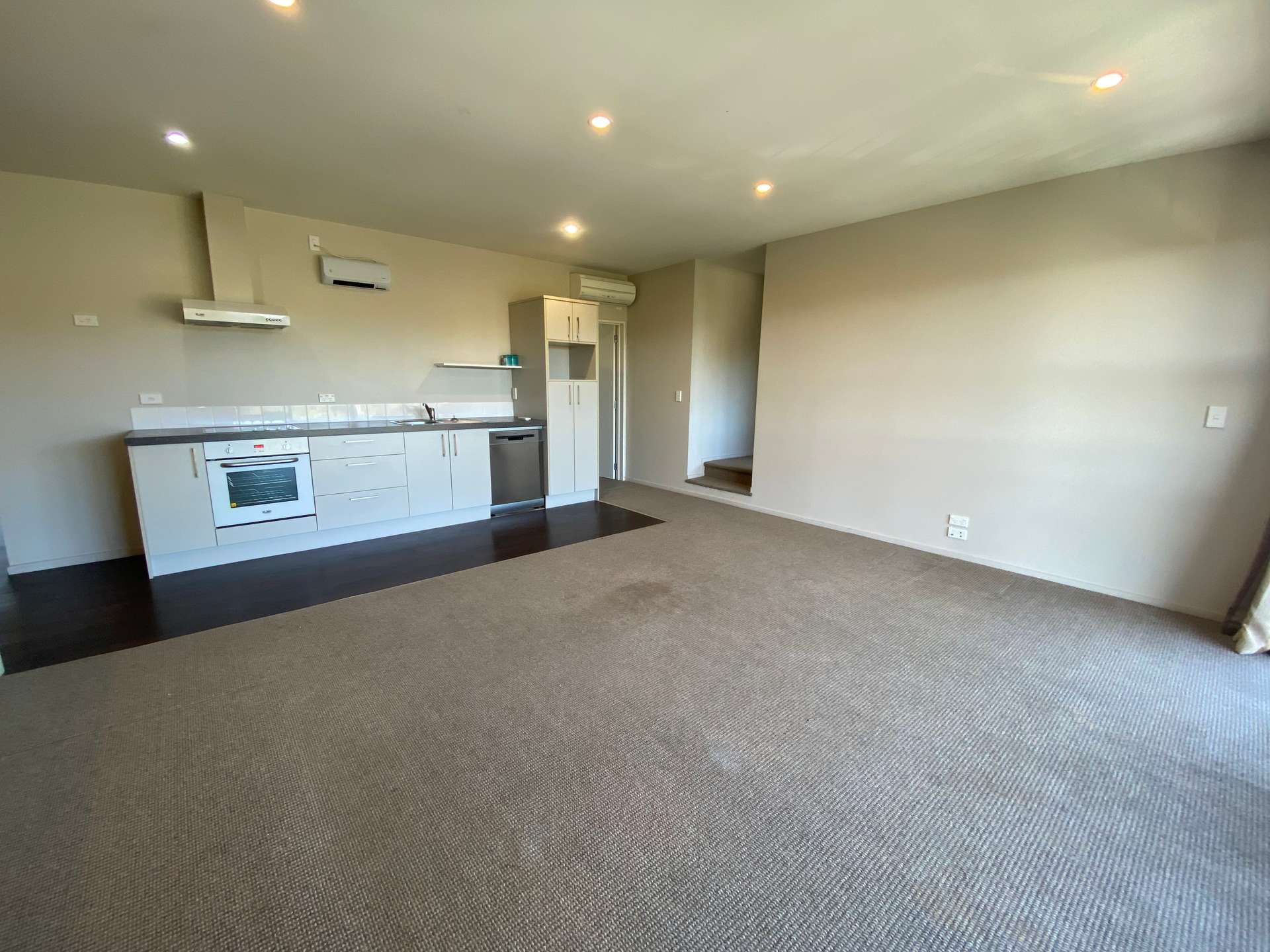 2/4 Izone Dr, cnr Jones Road photo 5