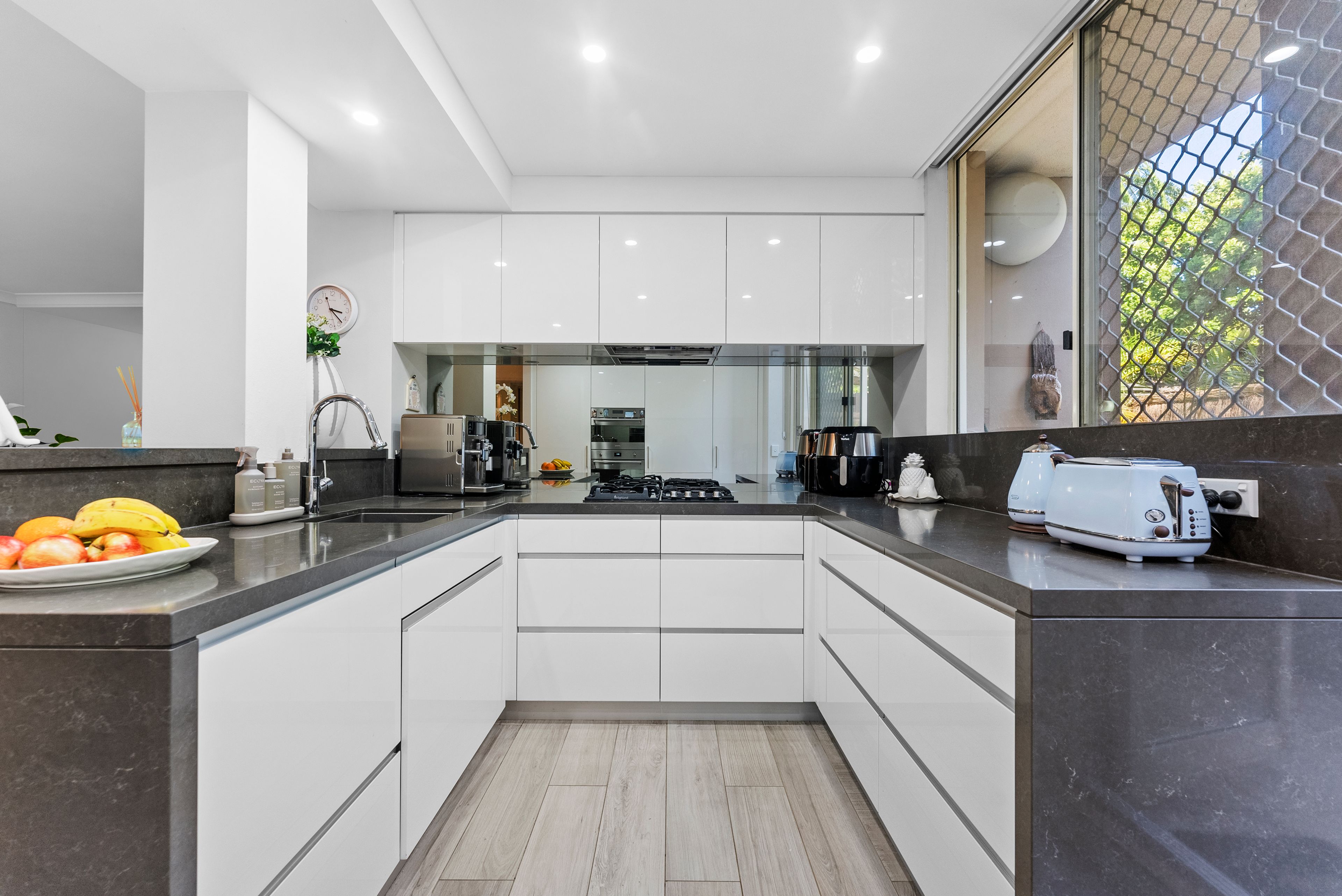 1/162G Burwood Road — photo 9 of 26