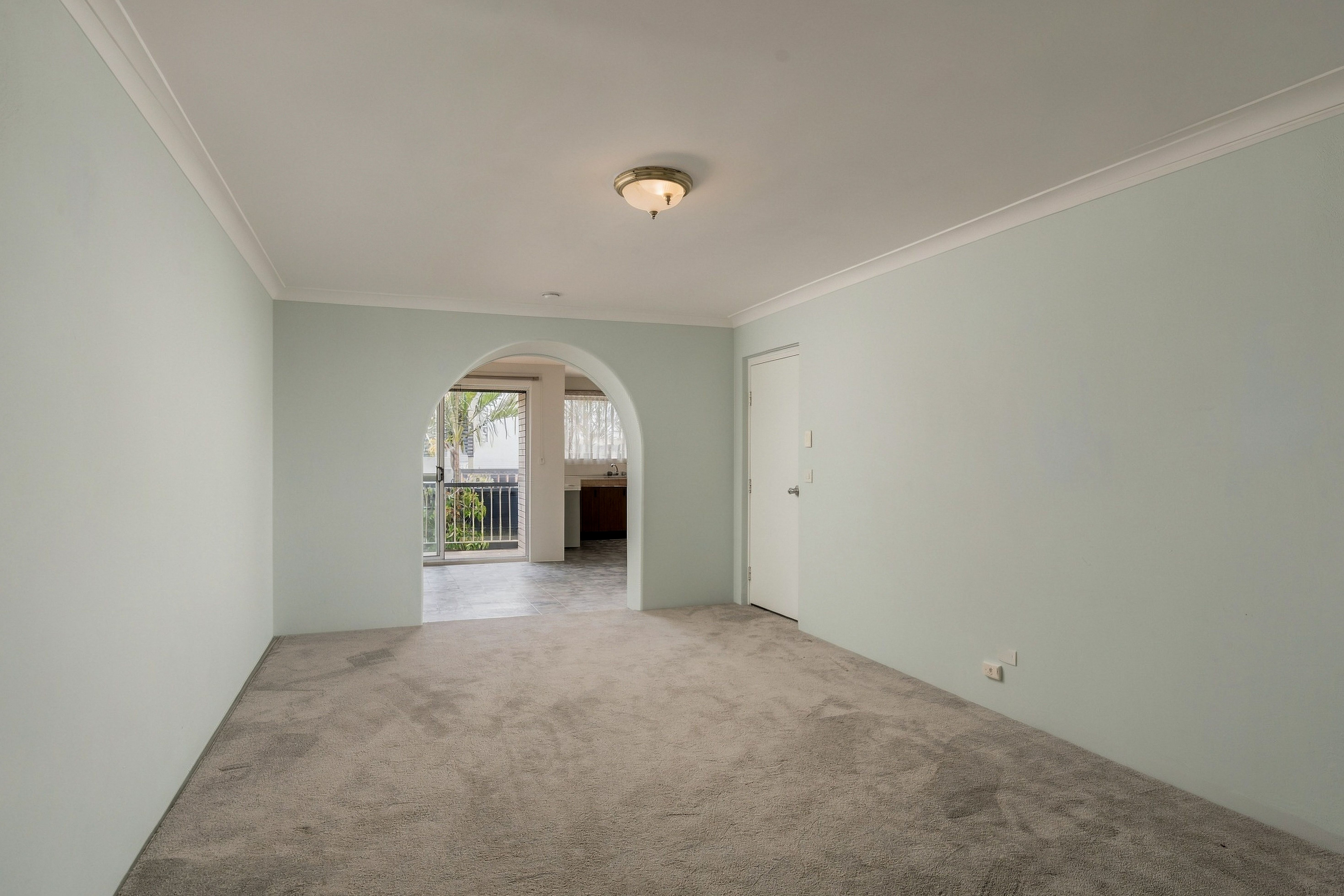 5/87 Hall Street — photo 3 of 10