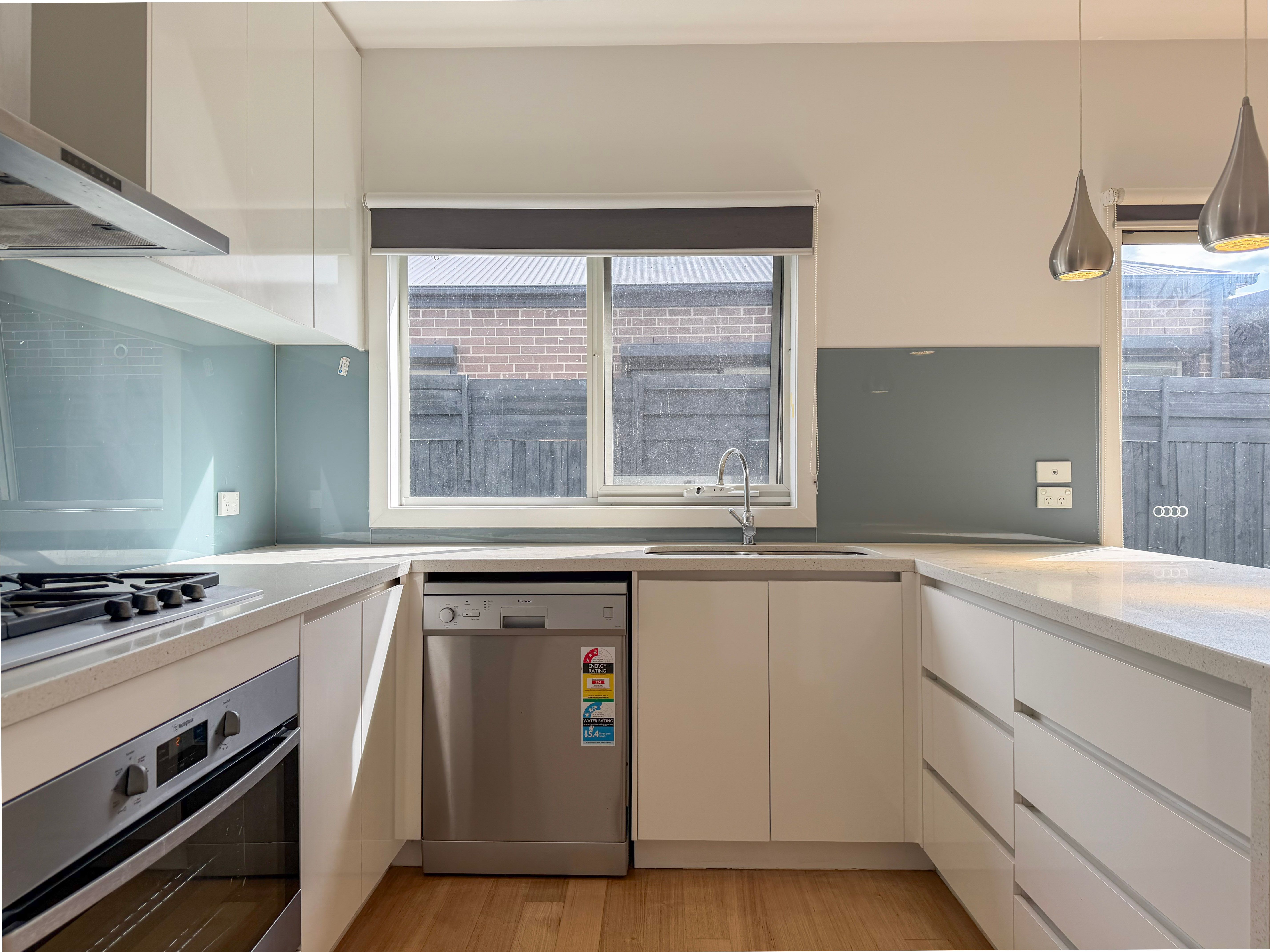 2/104 Daley Street — photo 4 of 16