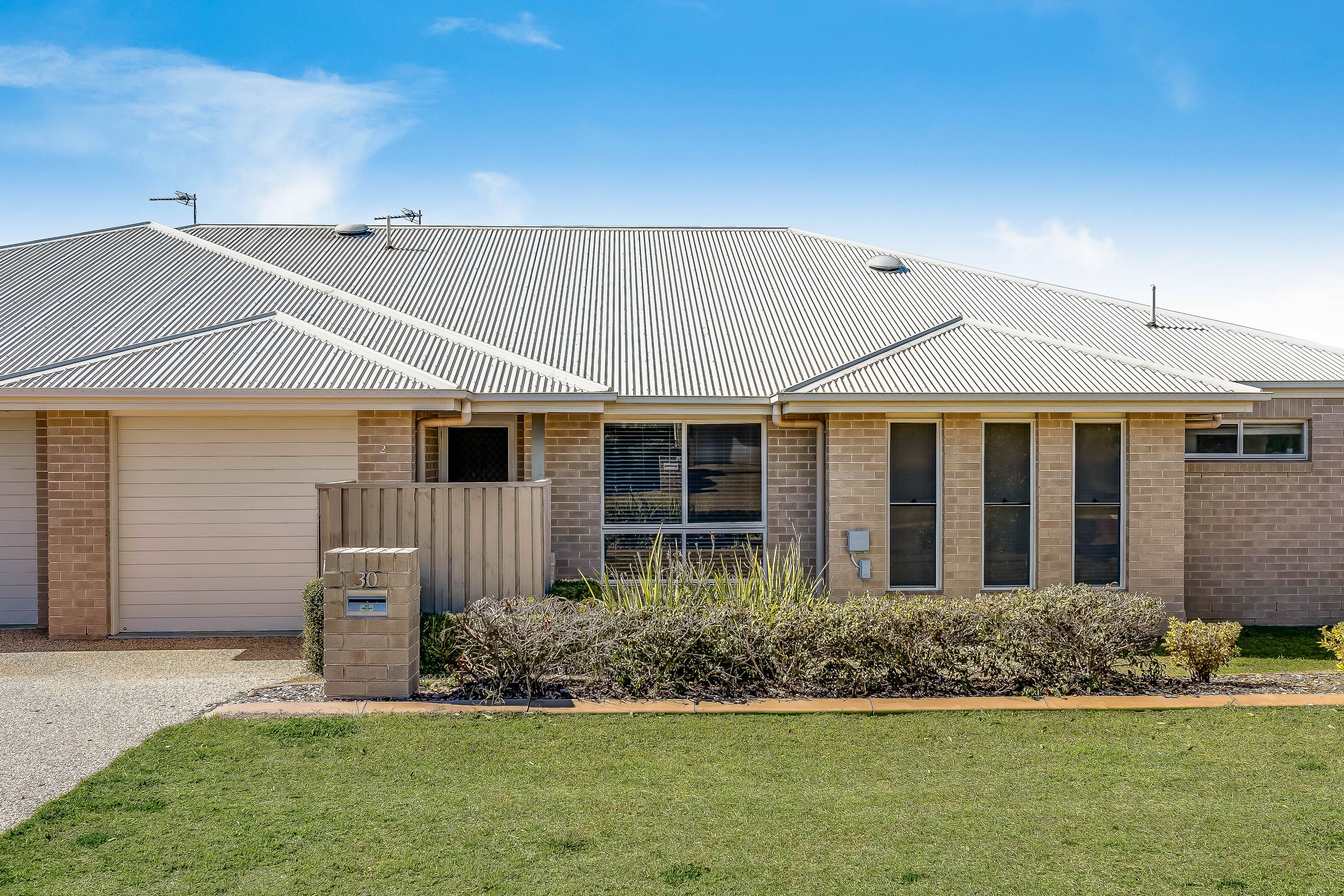 Unit 2/30 Sweeney Street, Kearneys Spring, QLD 4350