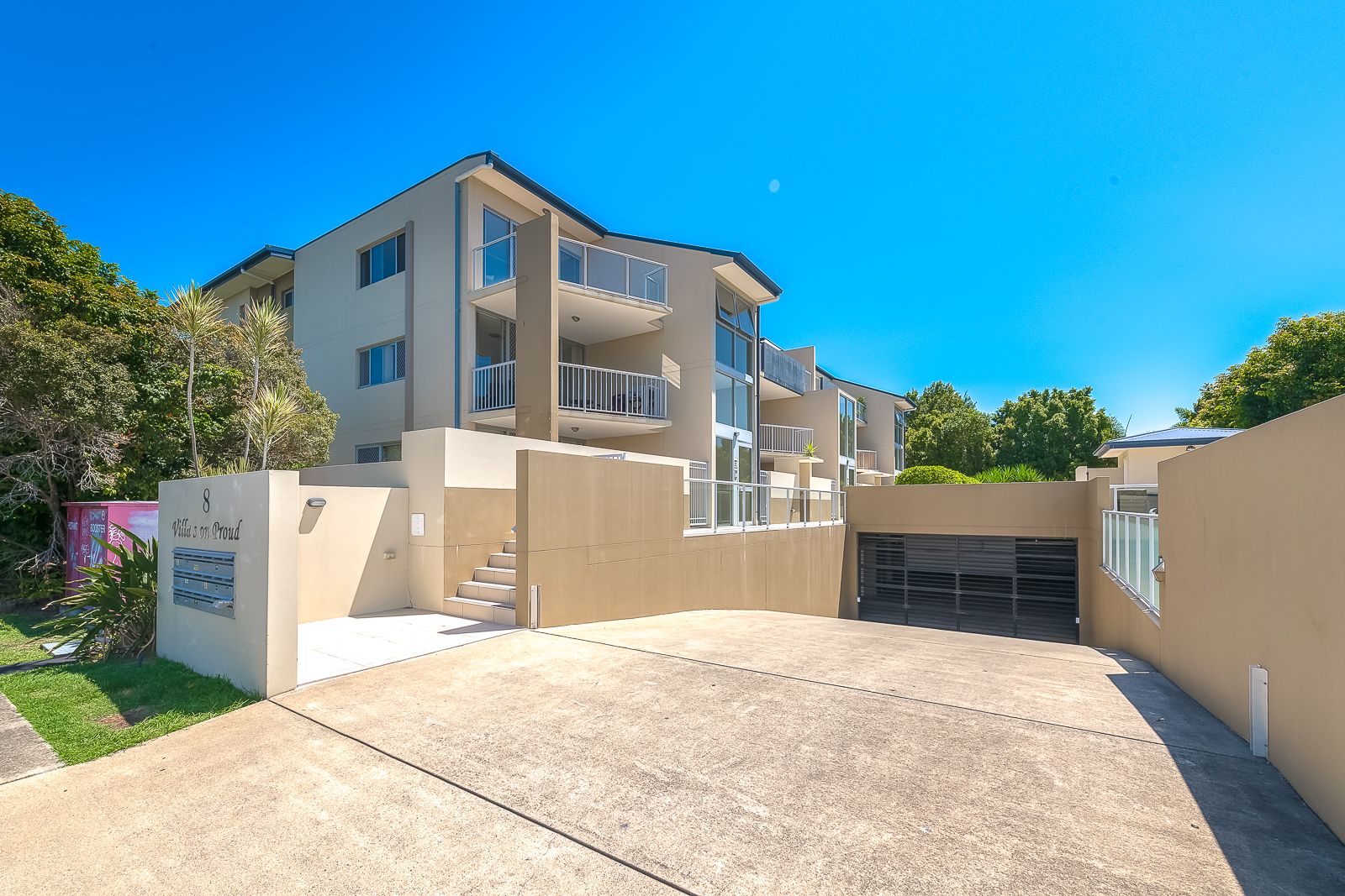 13/8 Proud Street, Labrador, QLD 4215