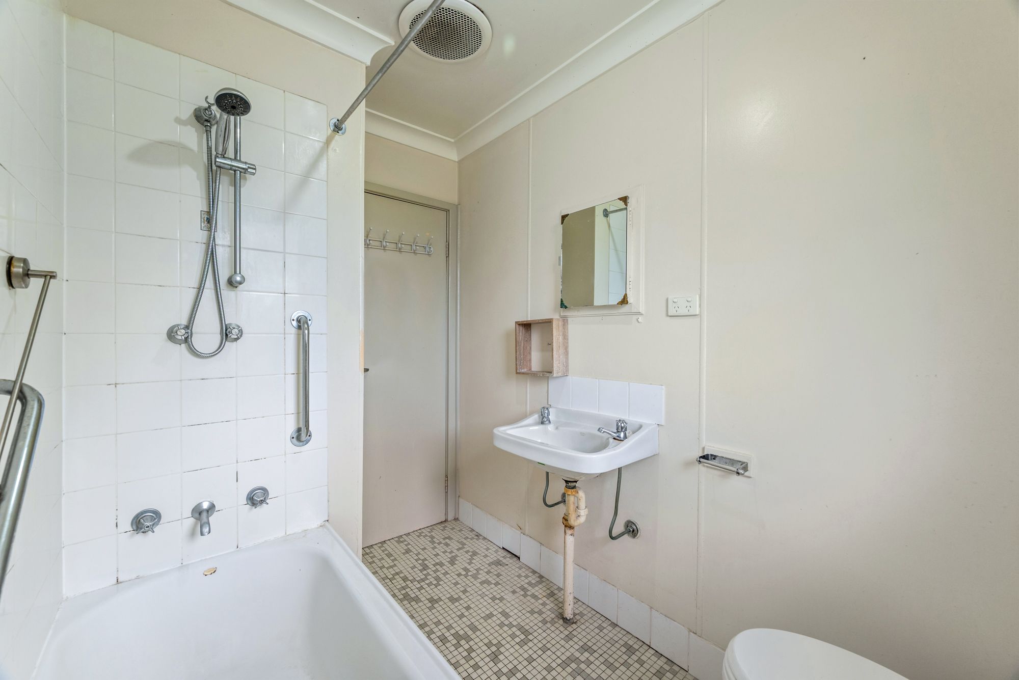 30 Docharty Street — photo 9 of 10