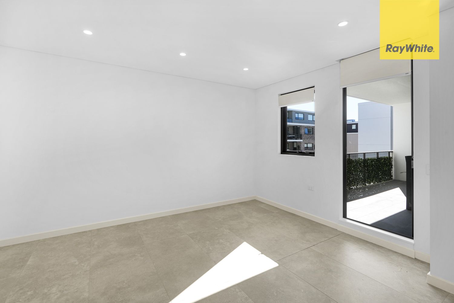 138/37C Manchester Drive — photo 4 of 9