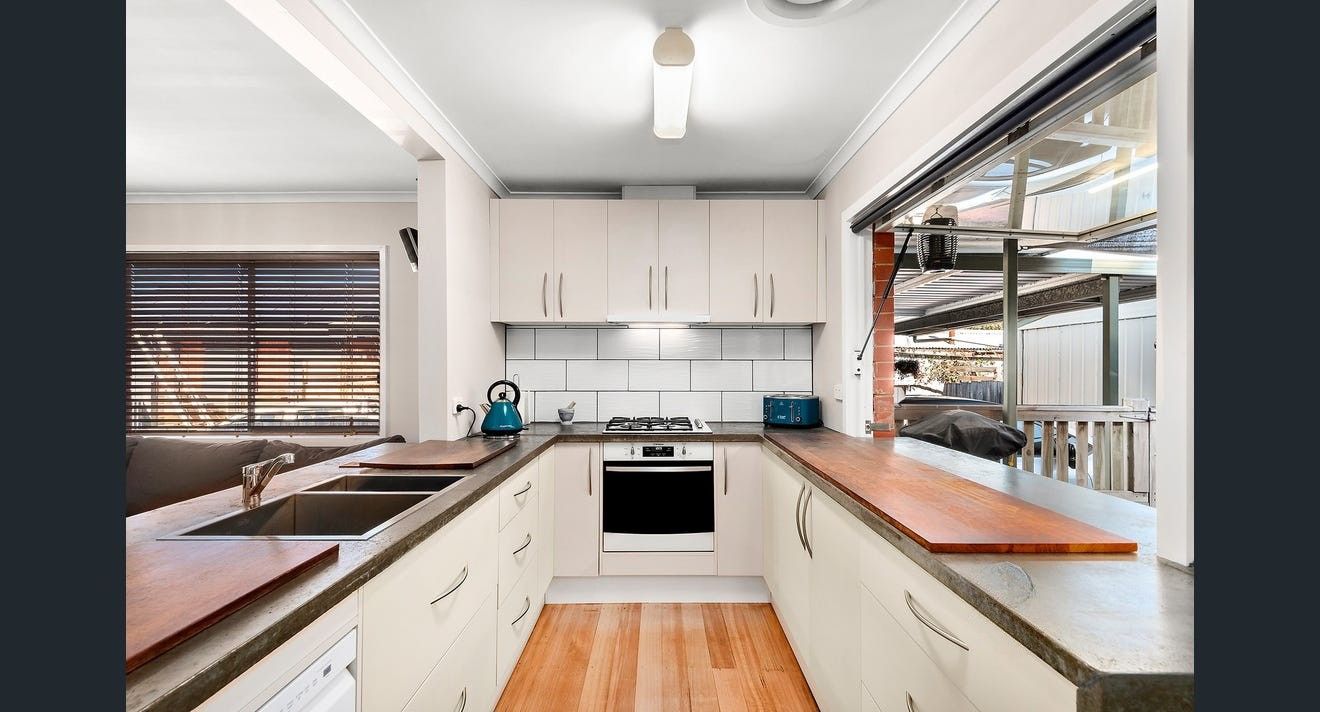 6 Onslow Court — photo 3 of 7