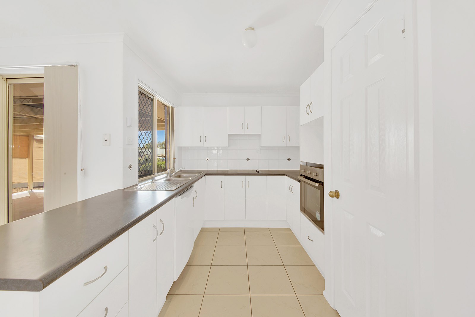 14 Michel Place, Telina, QLD 4680