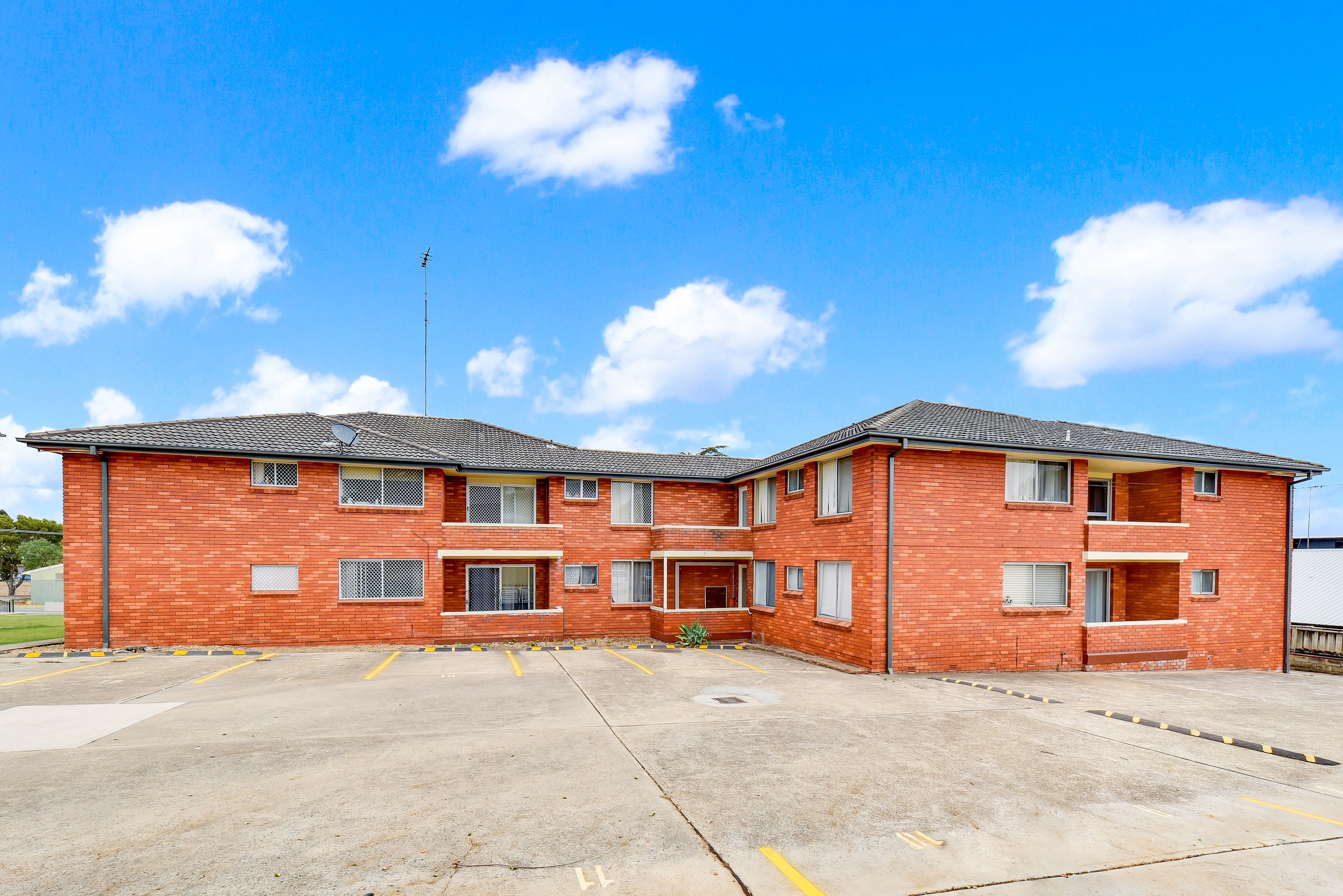 2/98 Dumaresq Street, Campbelltown NSW 2560
