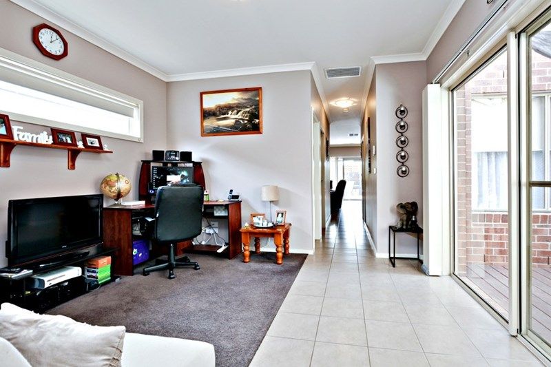 2/40 Bridlepath Drive, Truganina, VIC 3029
