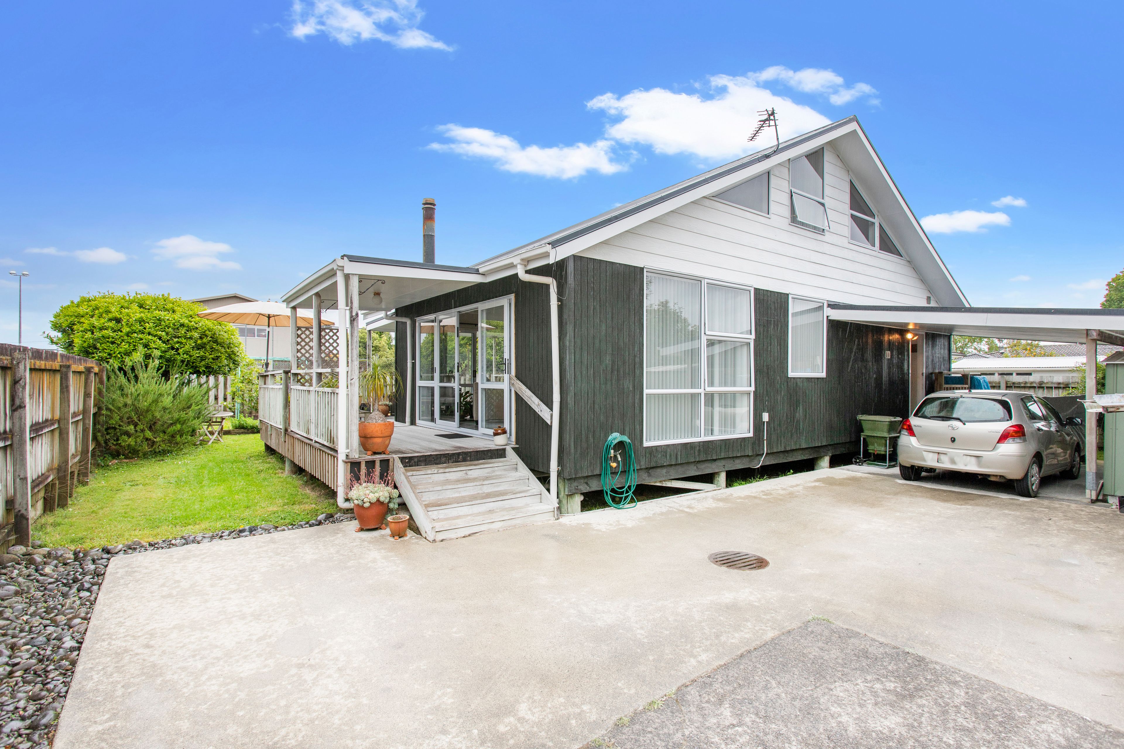2/5 Kaumatua Place, Te Atatu Peninsula, Waitakere City 0610 Sold