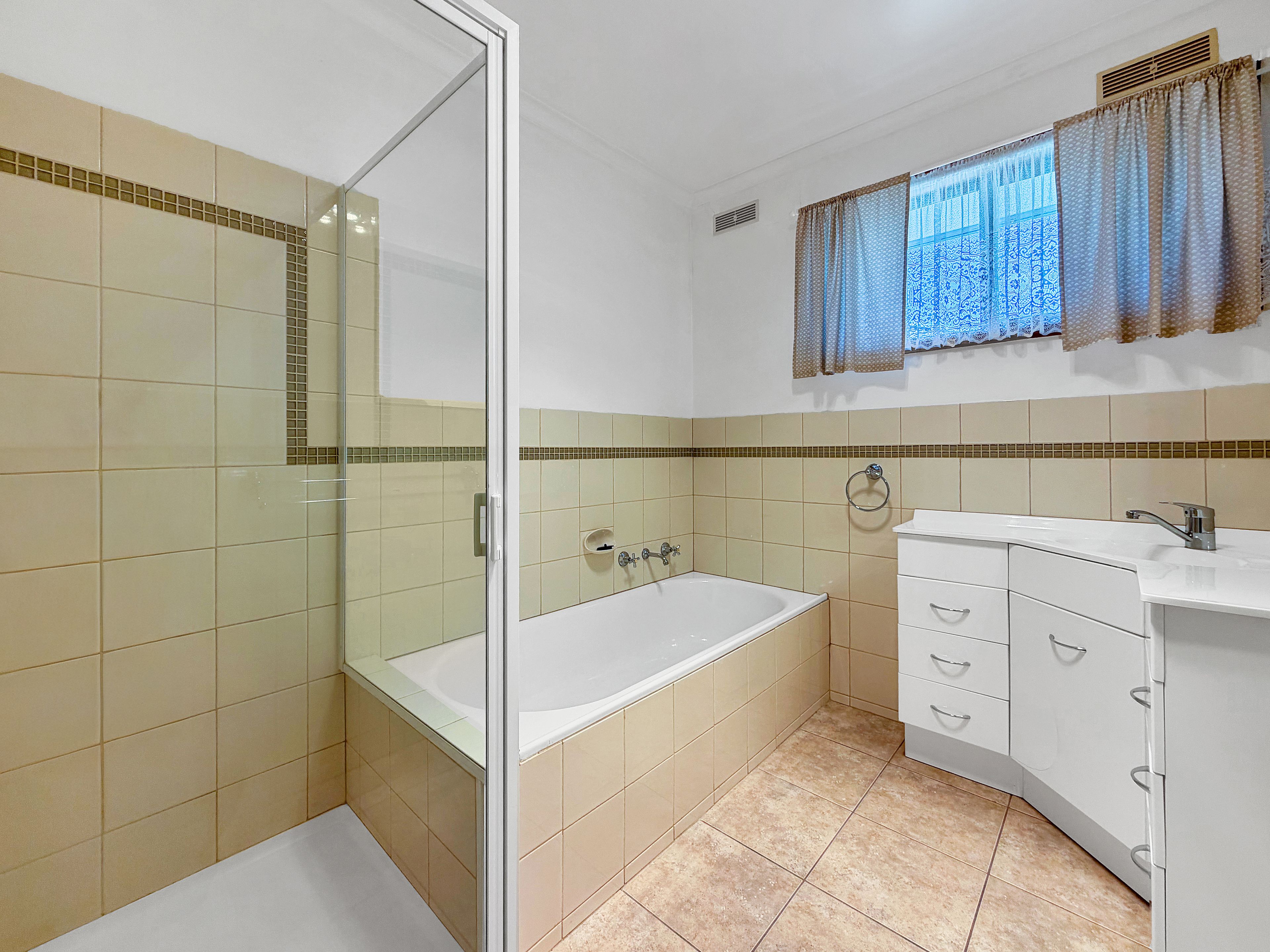 31 Perth Street — photo 6 of 8