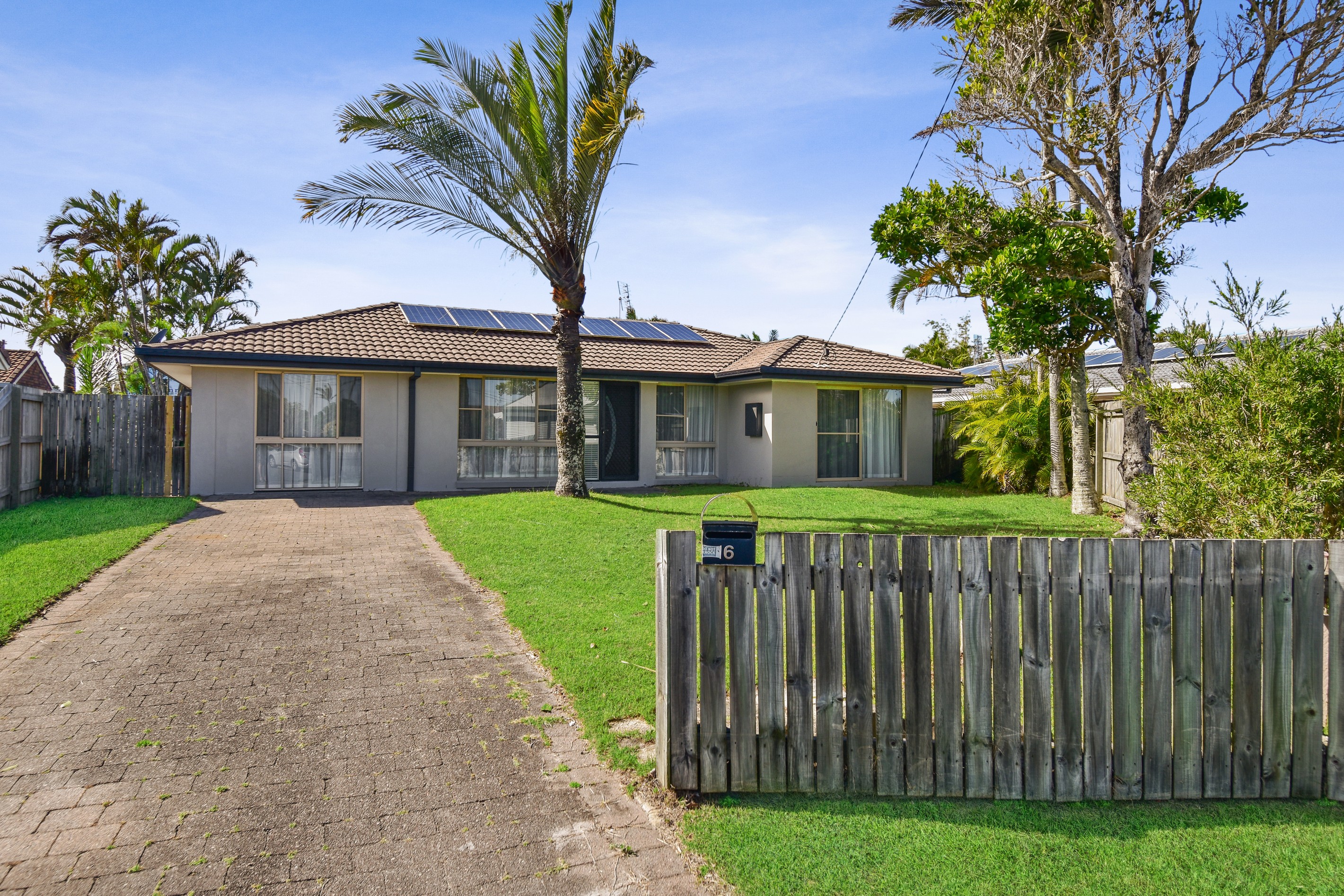 6 Neelong Court, Warana, QLD 4575