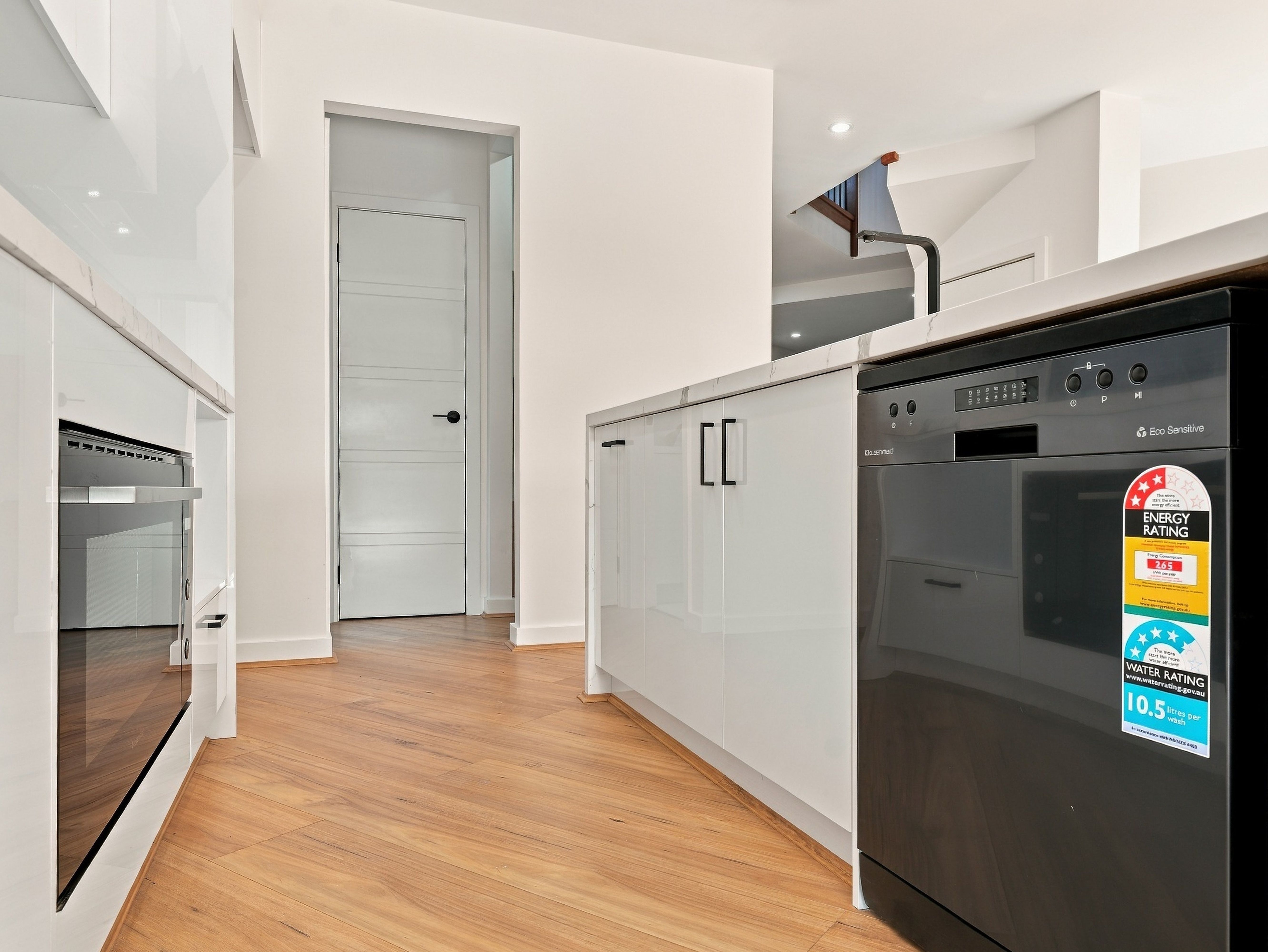 3/10 Davern Court — photo 8 of 29