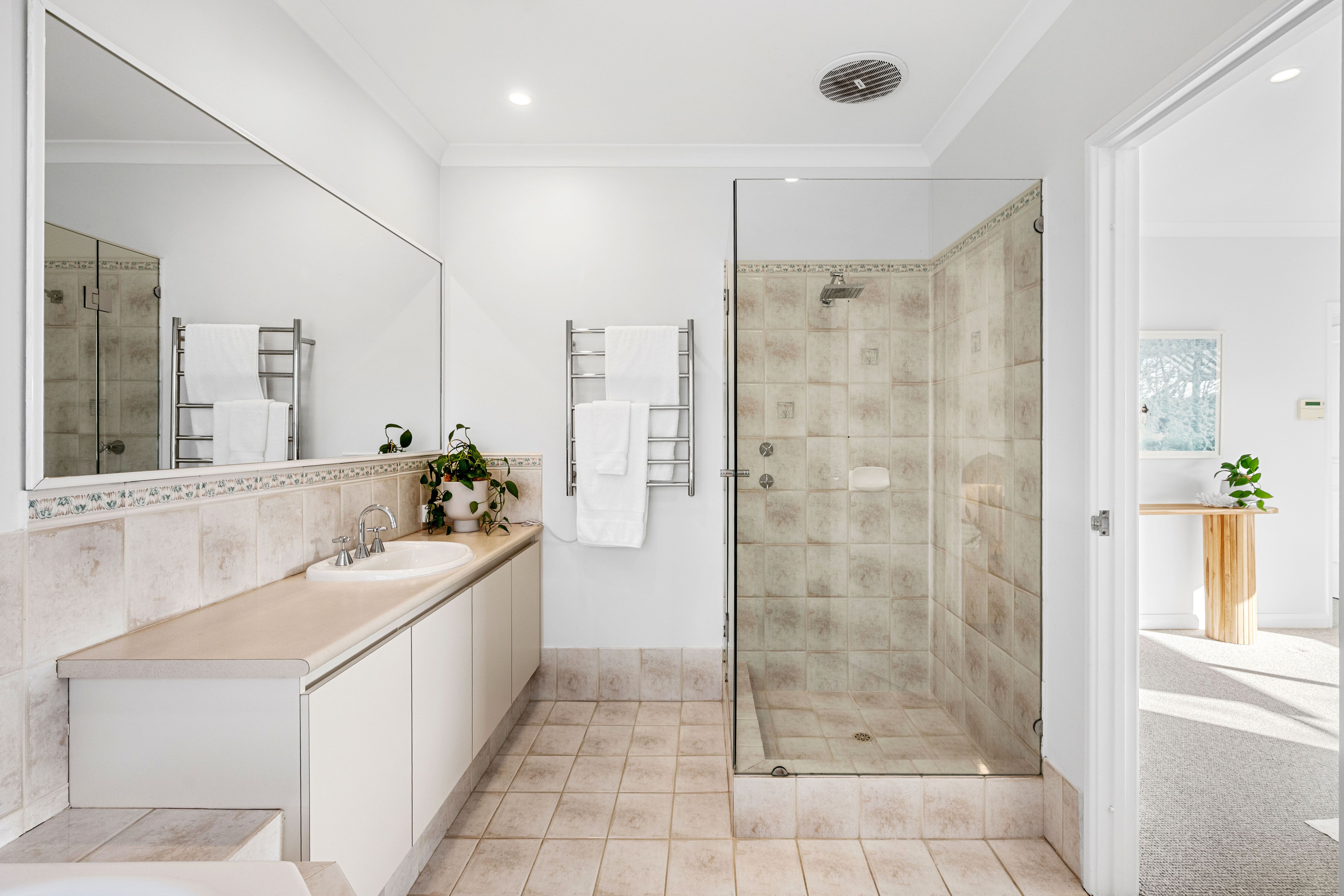 49 Somerset Crescent — photo 18 of 30