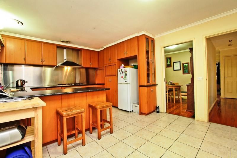 6 Leura Court, Gladstone Park, VIC 3043