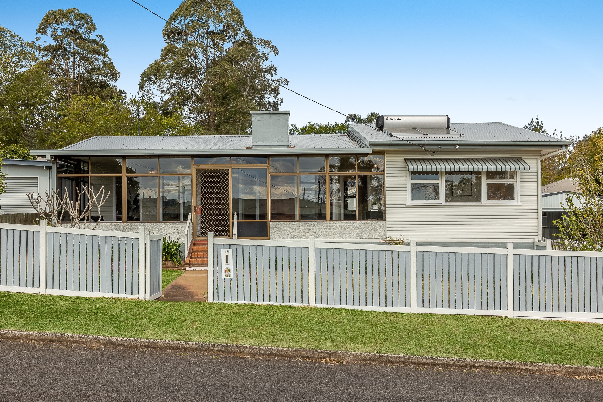 18 Sourris Street, Mount Lofty, QLD 4350