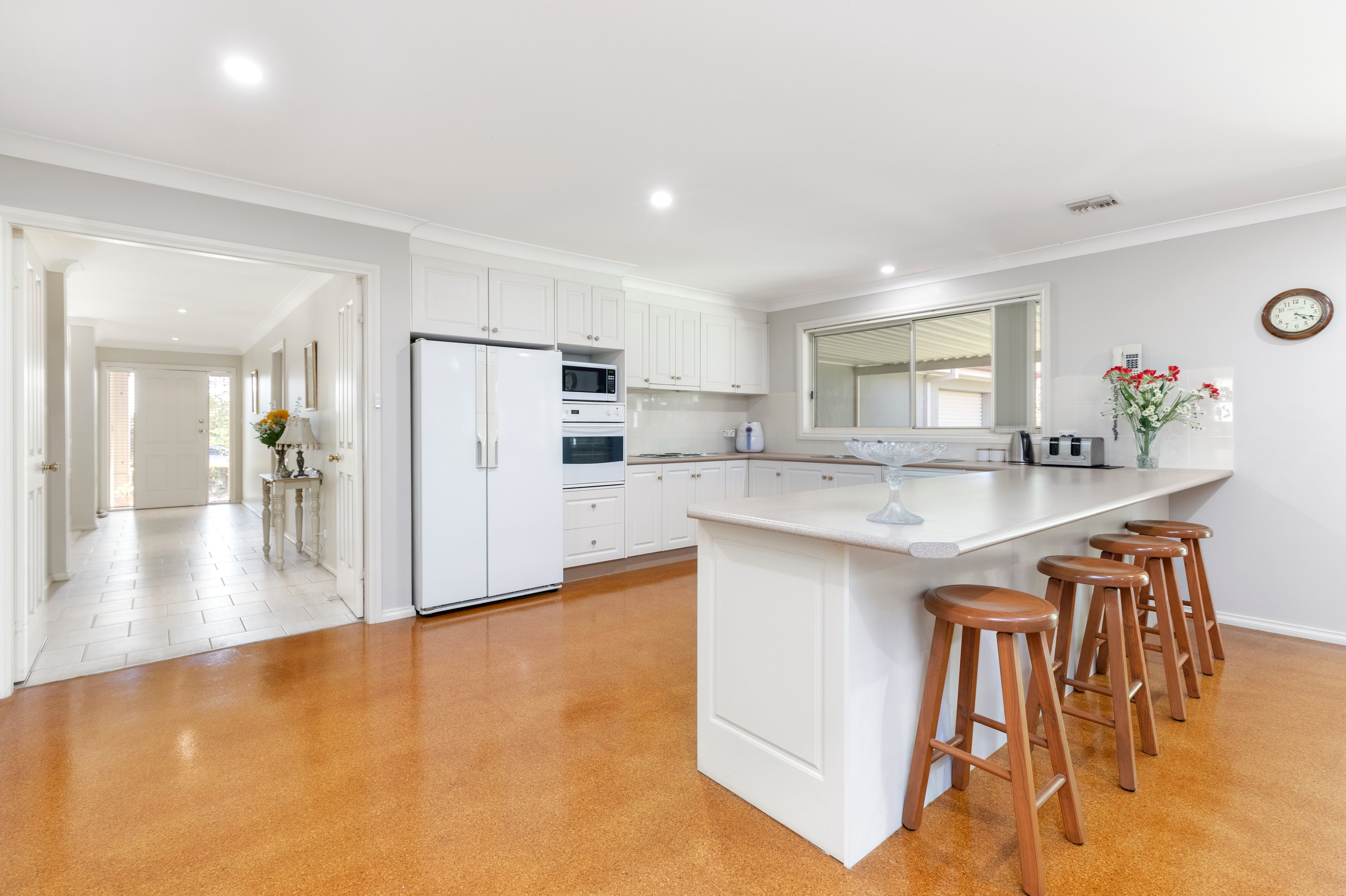 12 Lakehaven Drive, Lake Albert, NSW 2650