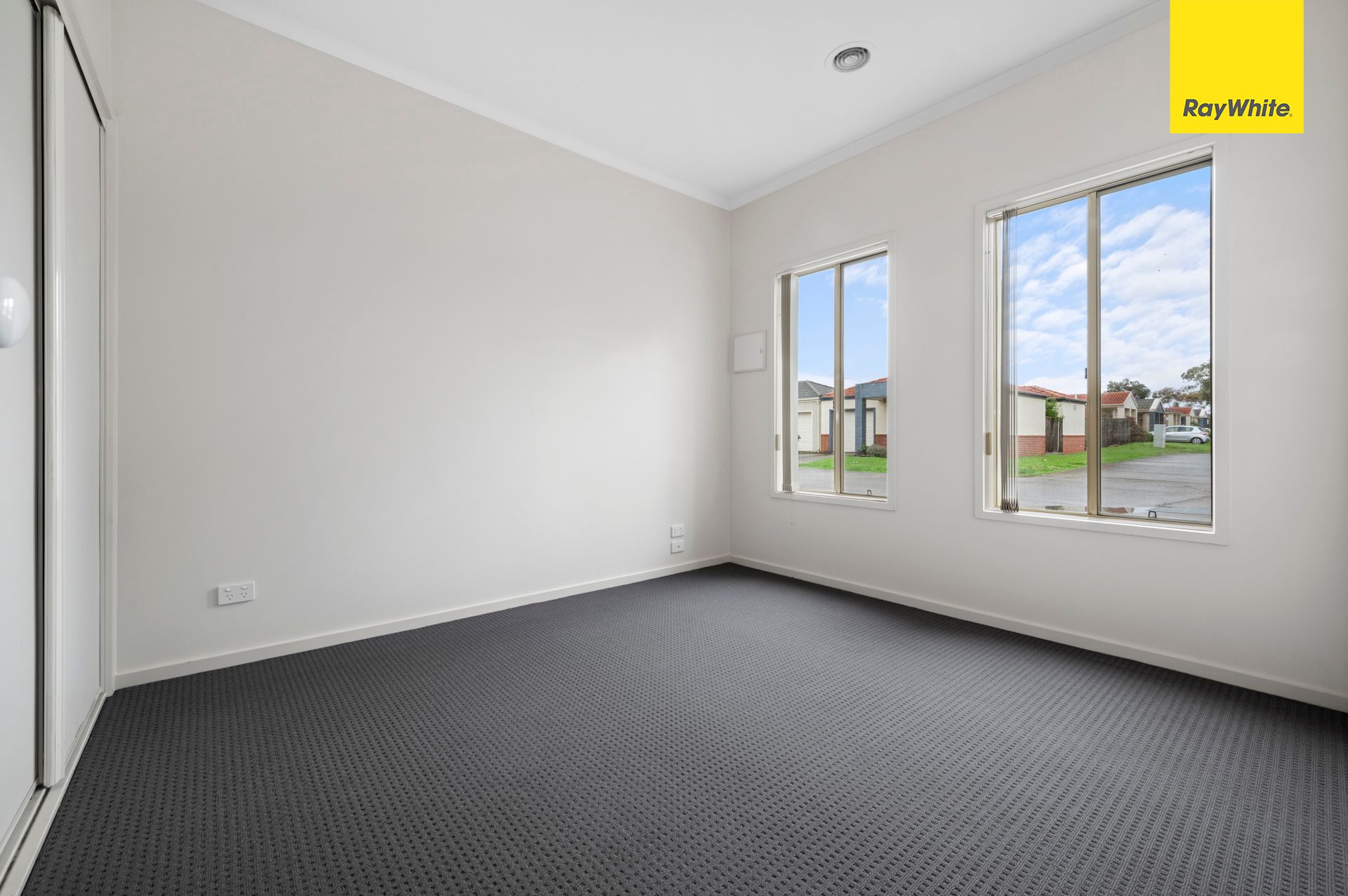 28/17 Crestmont Drive, Melton South, VIC 3338