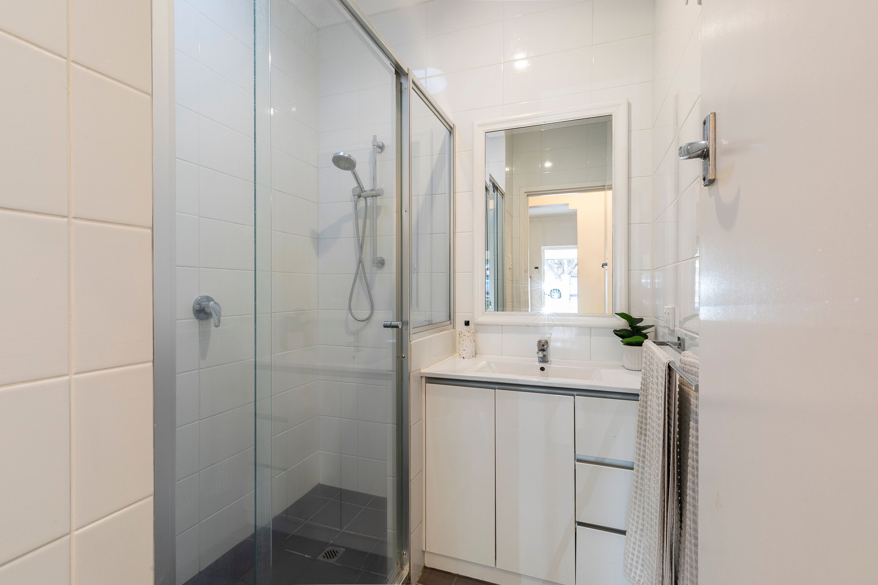 84 Shakespeare Street — photo 11 of 23