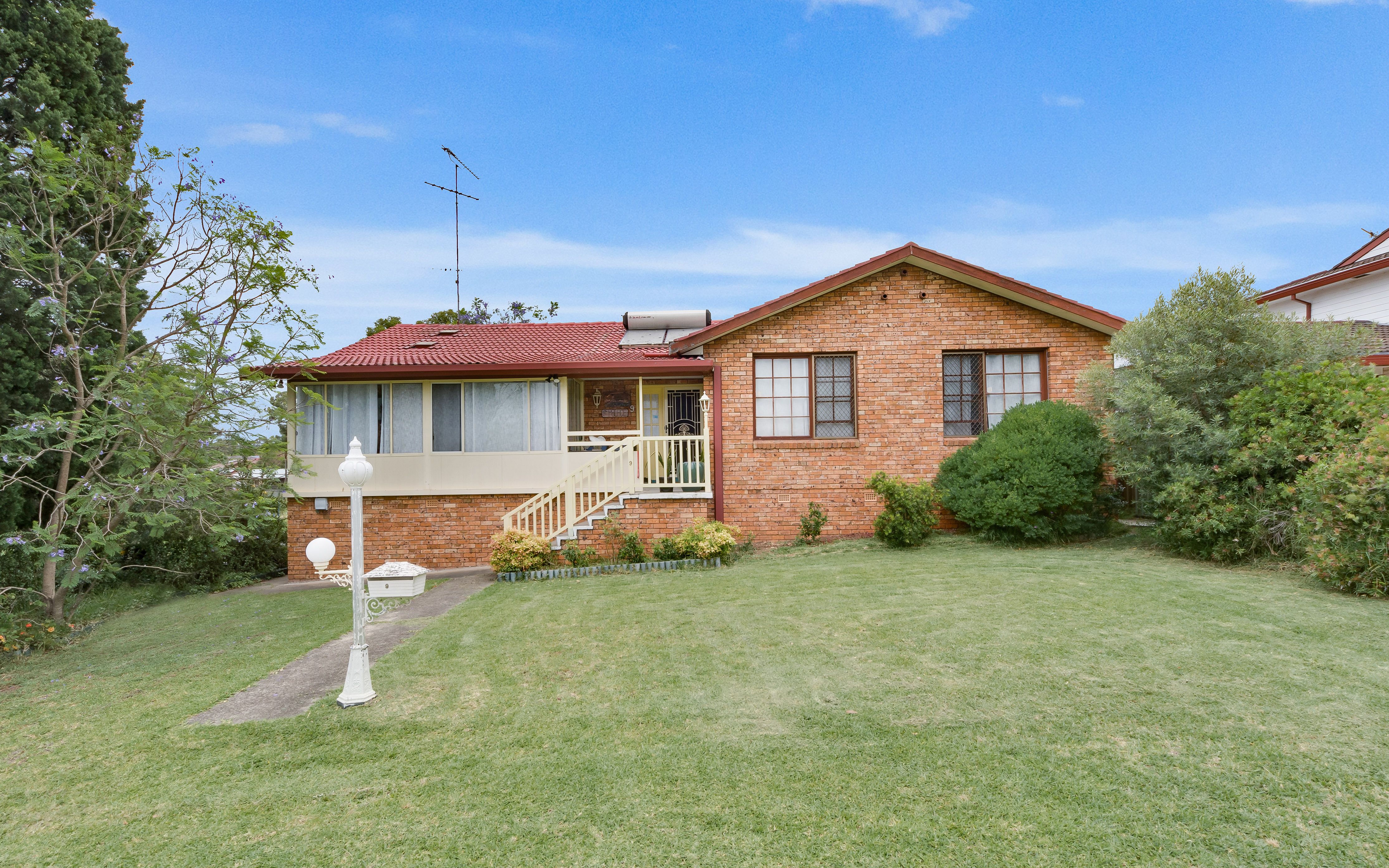 9 Trobriand Crescent, Glenfield NSW 2167