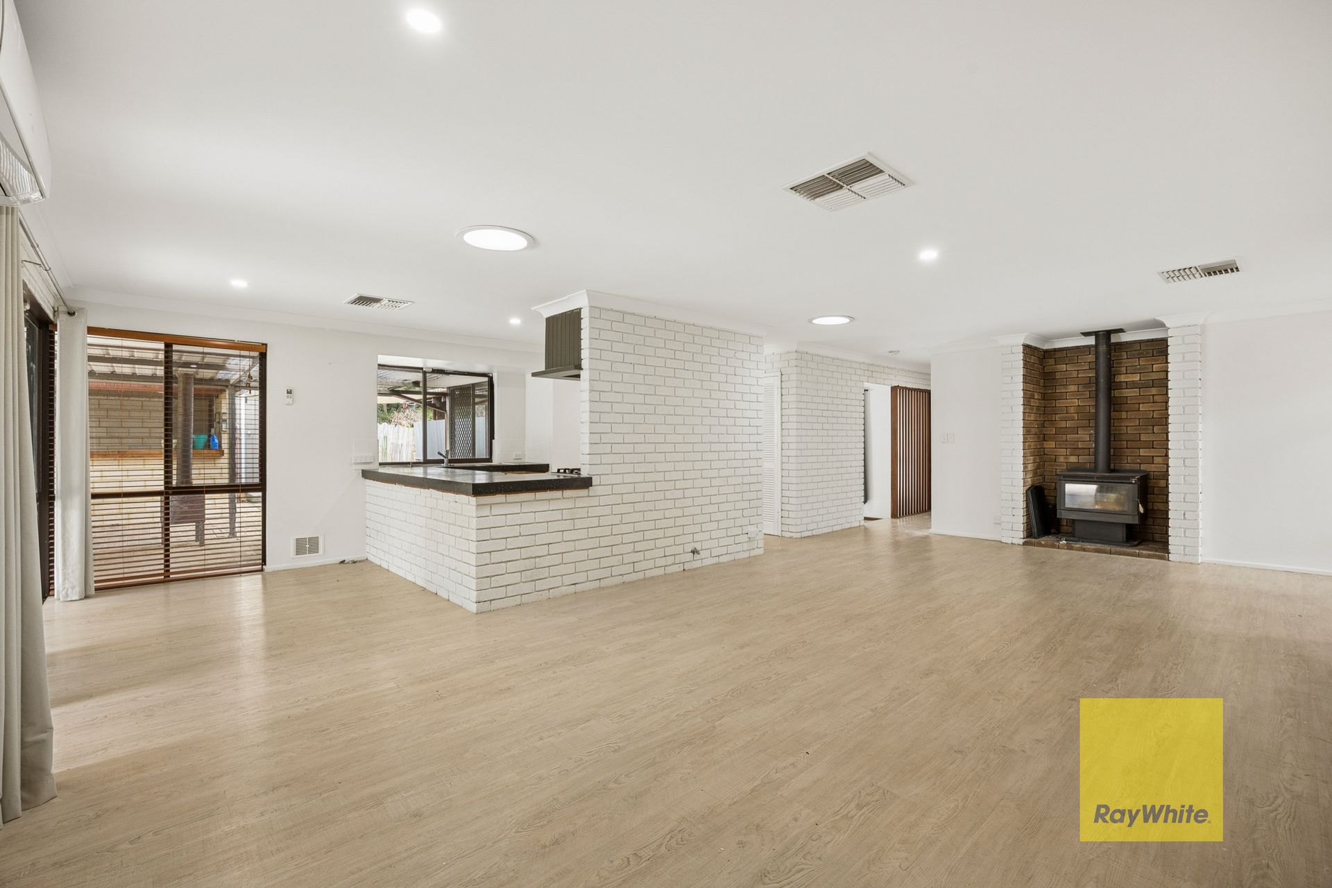 305 Traylen Road — photo 12 of 30