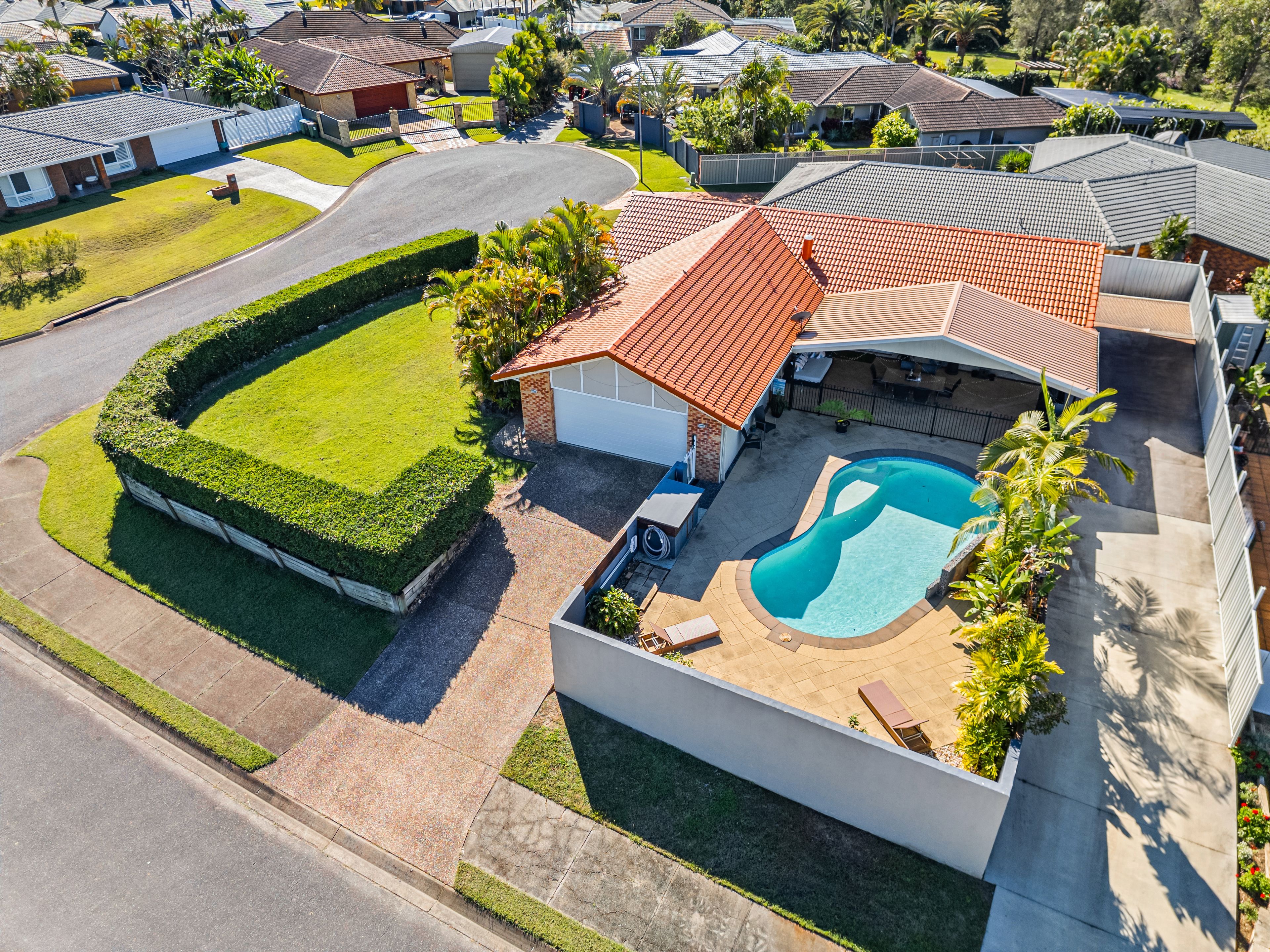 1 Peal Court, Carrara, QLD 4211