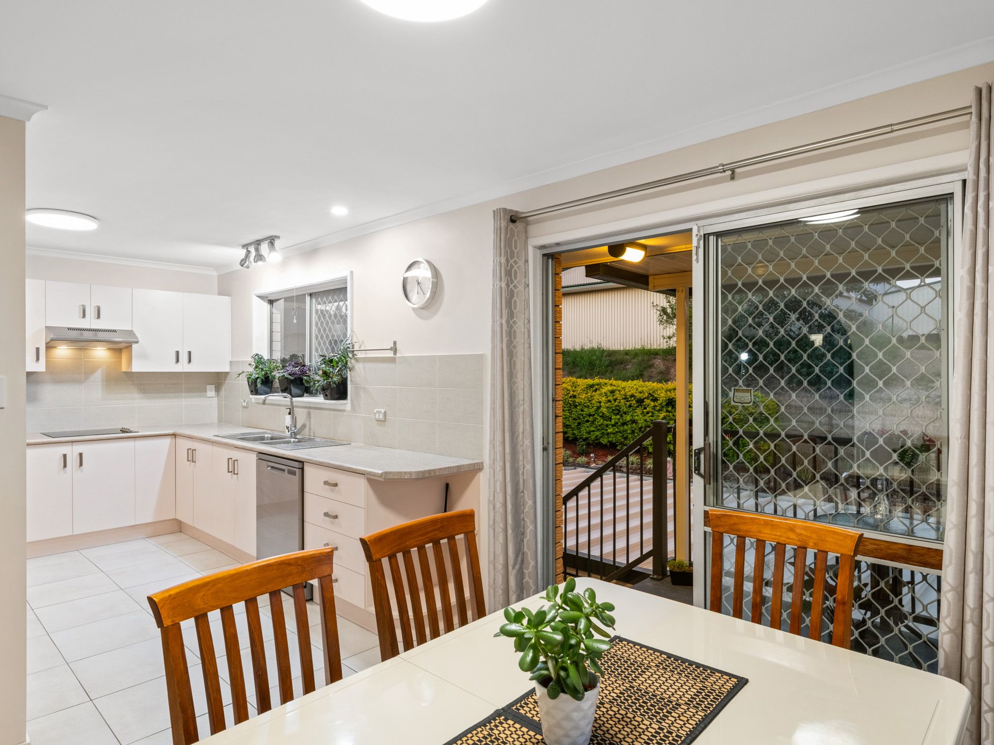 10 Avenell Street, Wishart, QLD 4122
