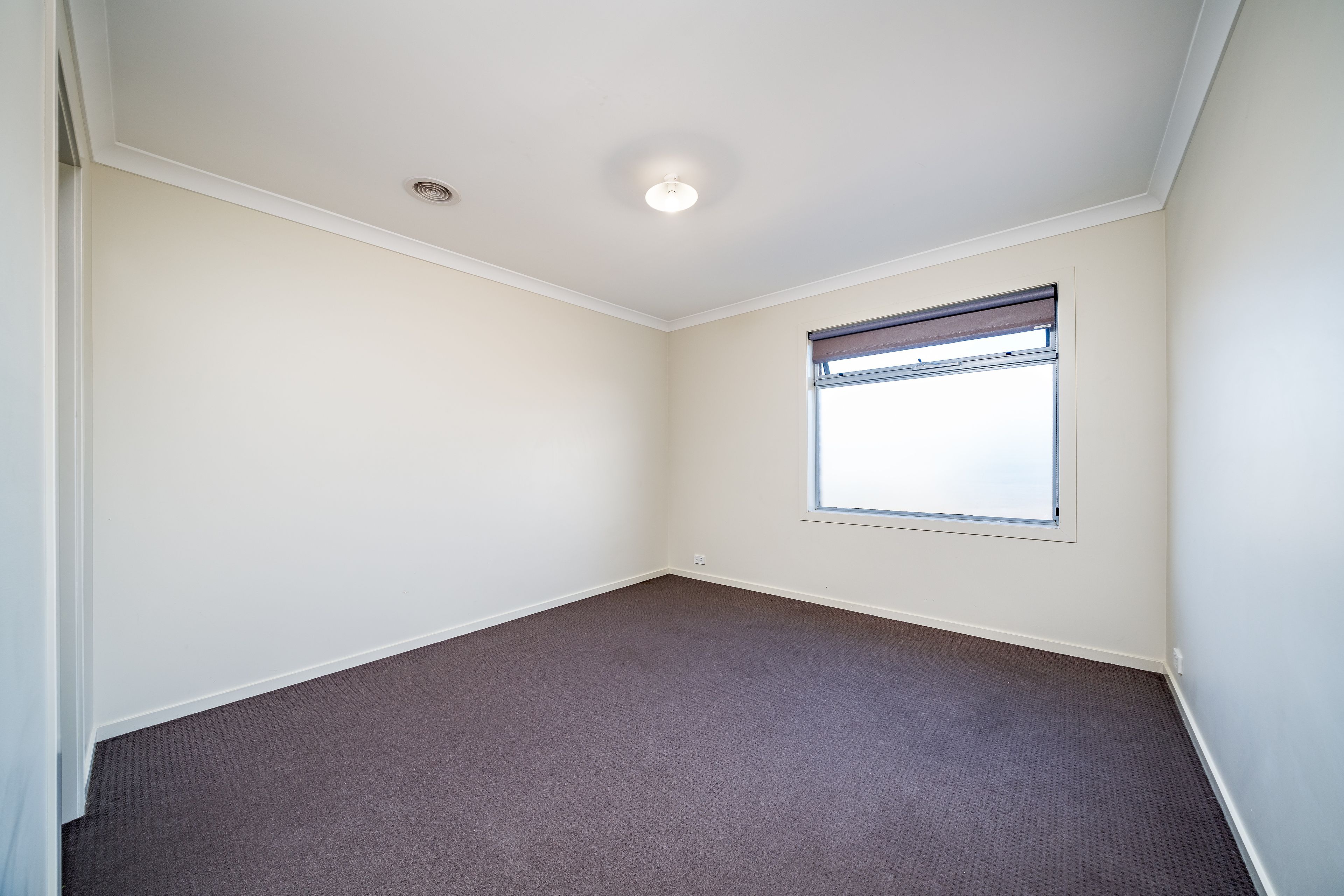 76 Mannavue Boulevard — photo 11 of 17