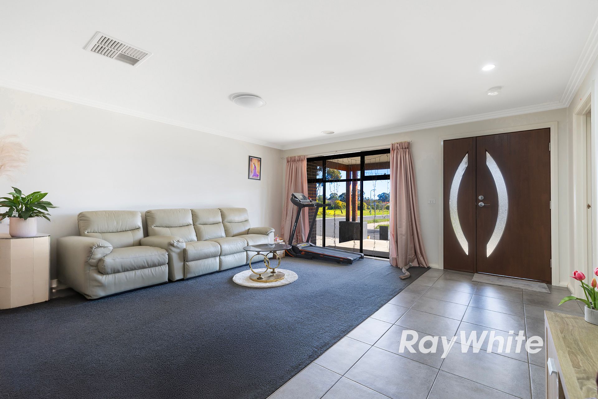 2 Daisy Street — photo 3 of 24
