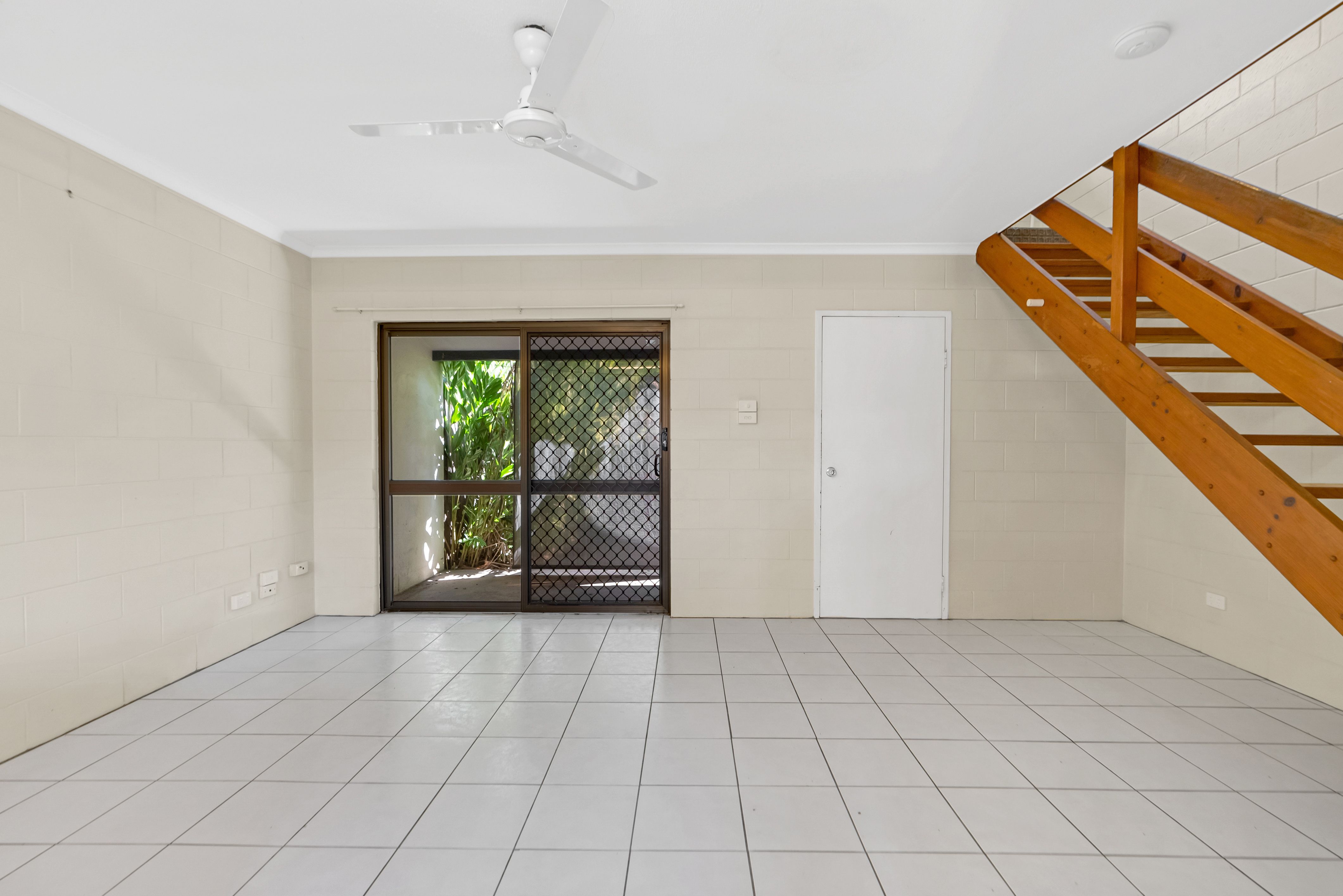 1/22-24 Palm Street, Holloways Beach, QLD 4878