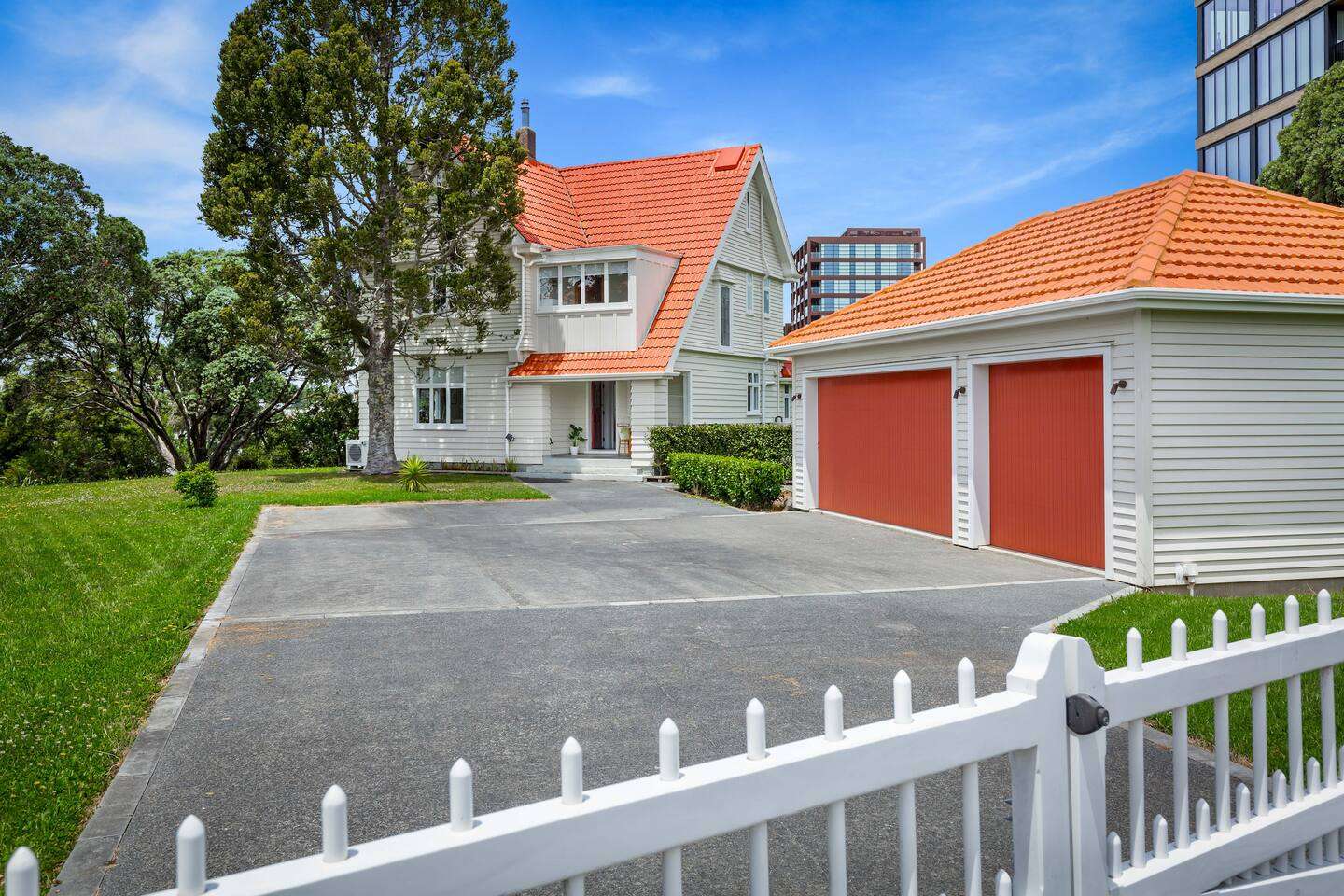 20 Marlborough Crescent photo 2