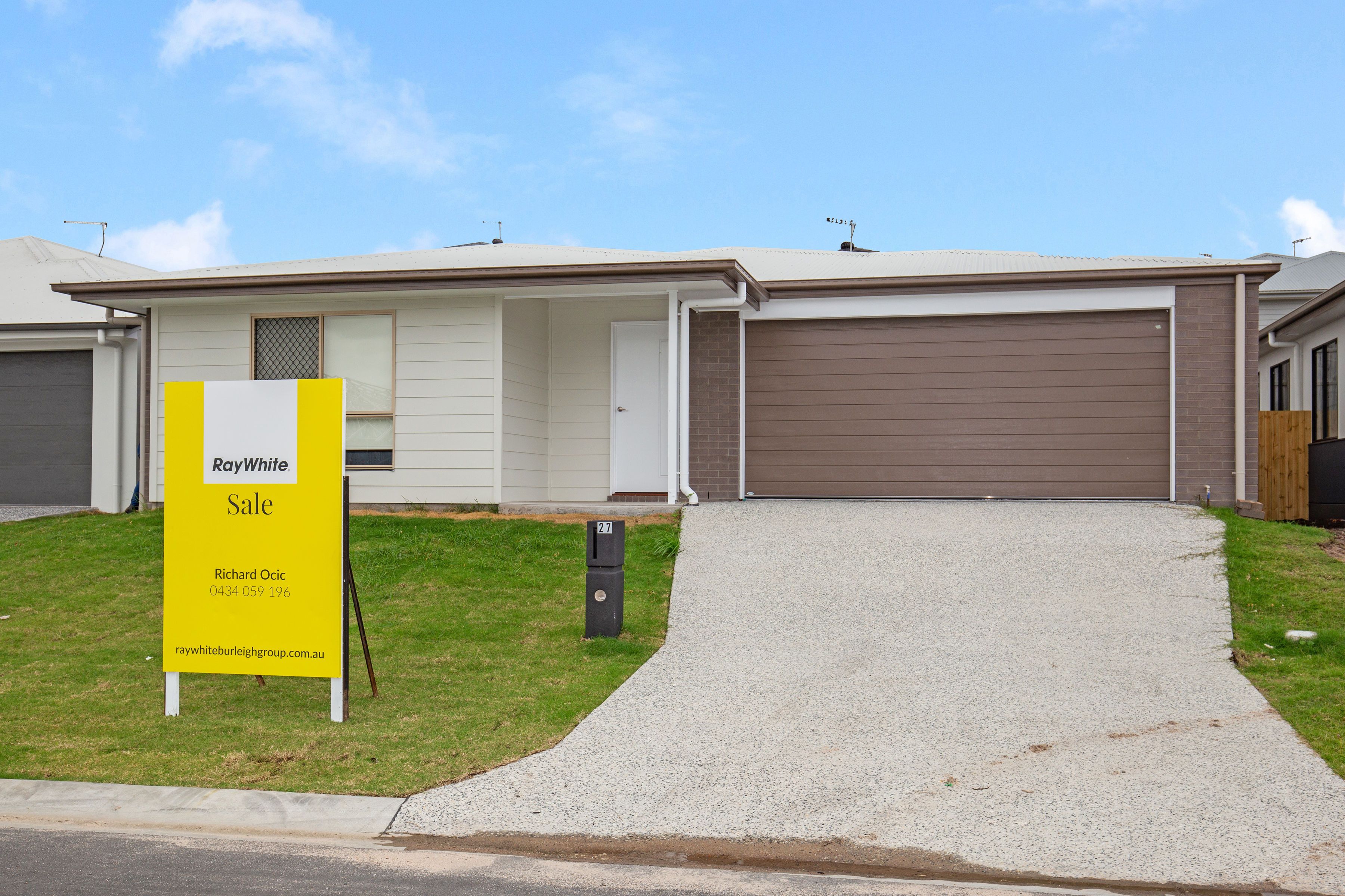 27 Flint Place, Park Ridge QLD 4125