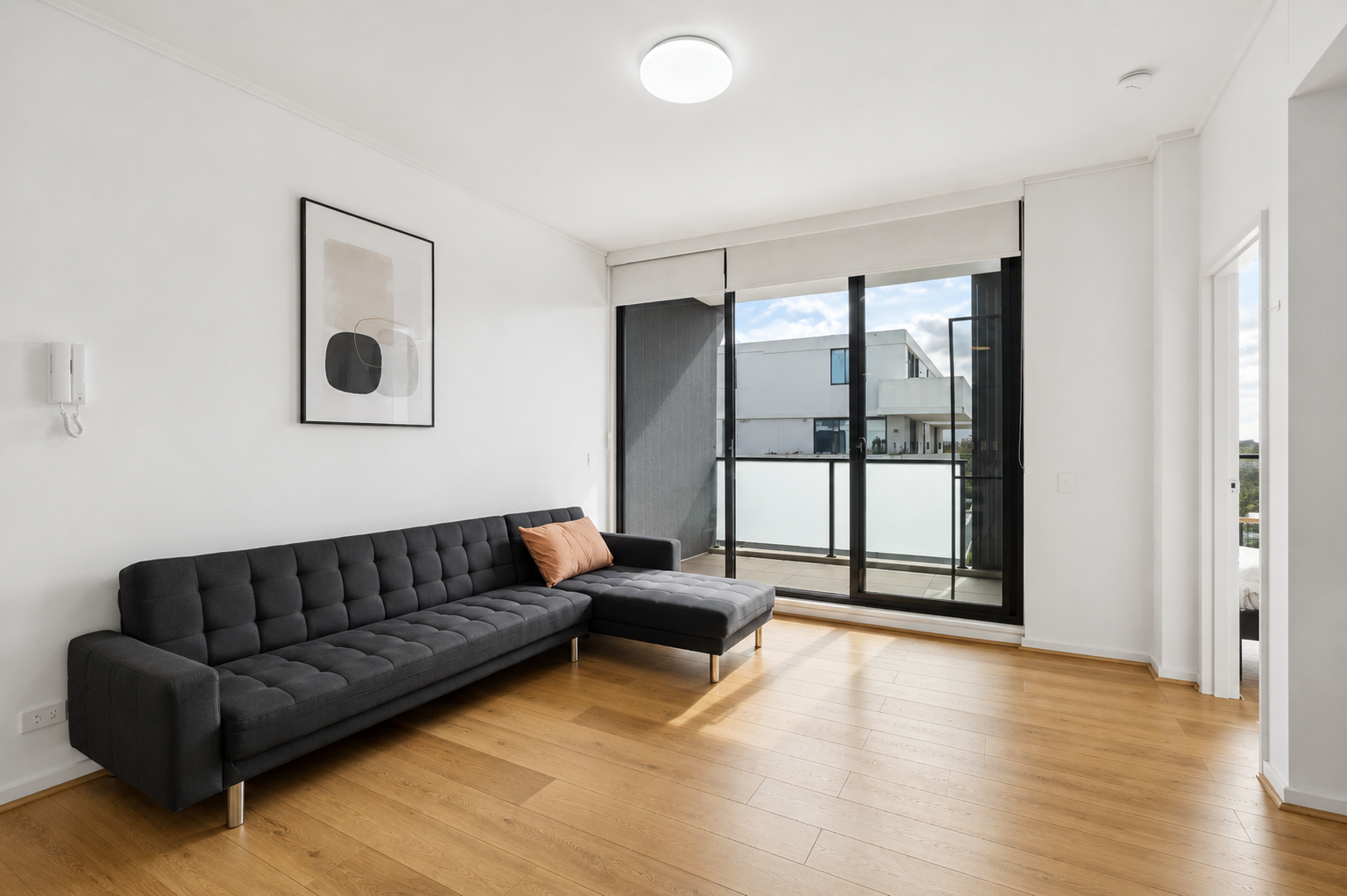 526/1 Vermont Crescent — photo 6 of 17