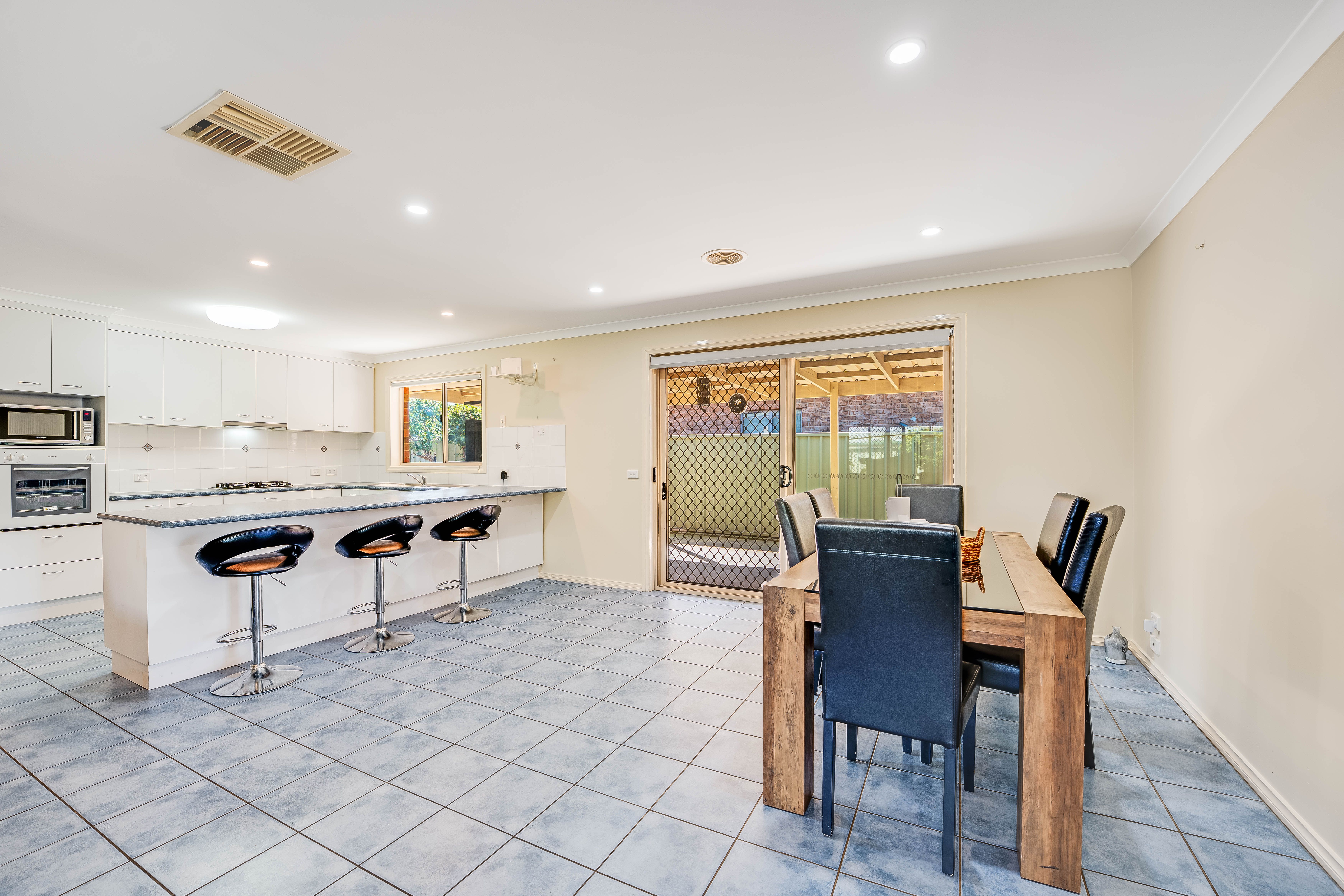 529 Iluka Crescent — photo 12 of 30