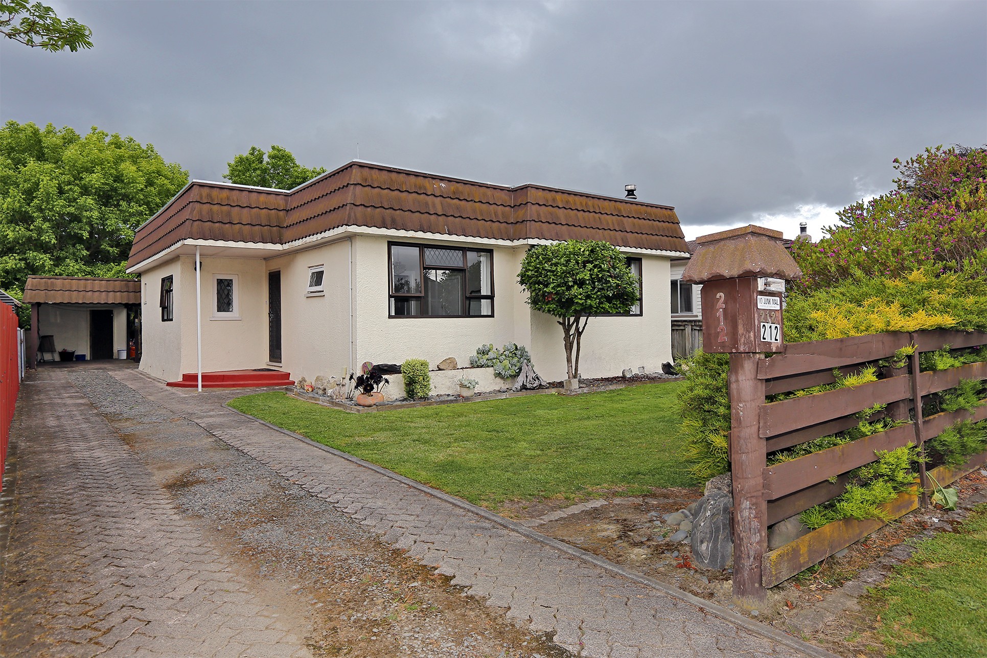 212 Mayfair Avenue, Mayfair, Hastings District