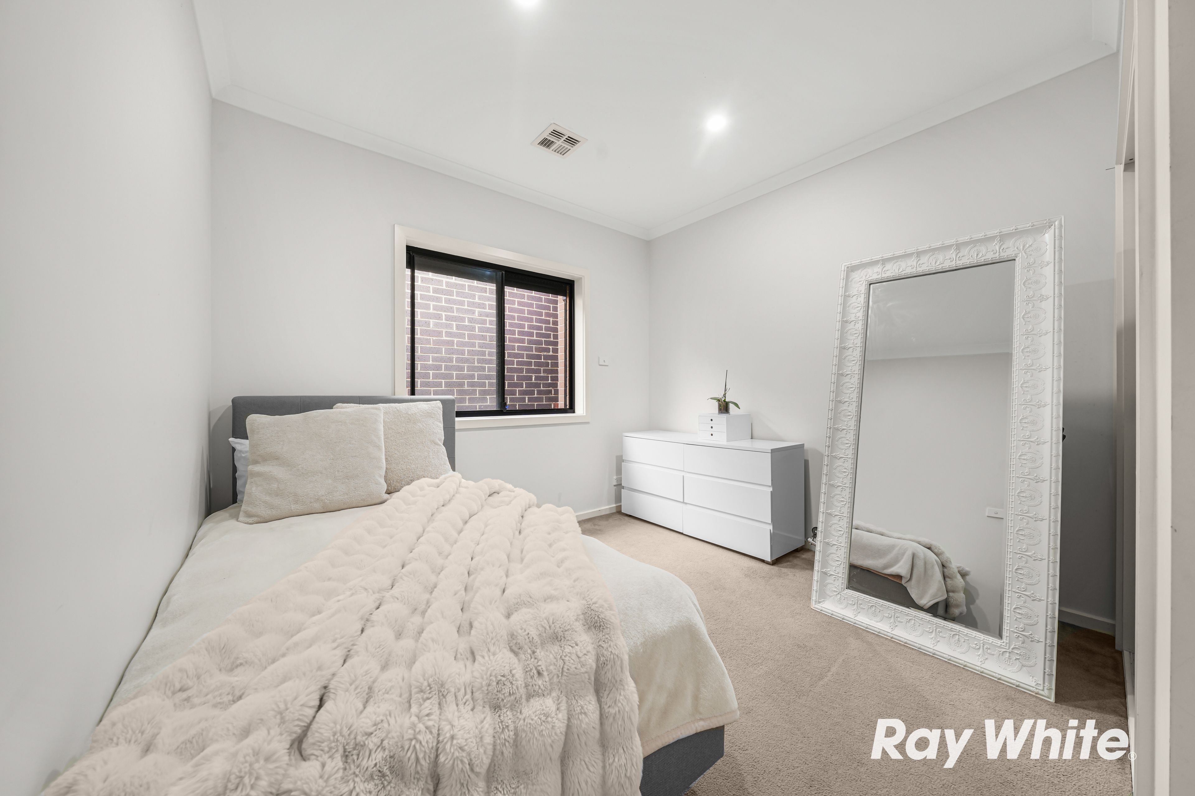28 Sallybank Crescent — photo 11 of 20