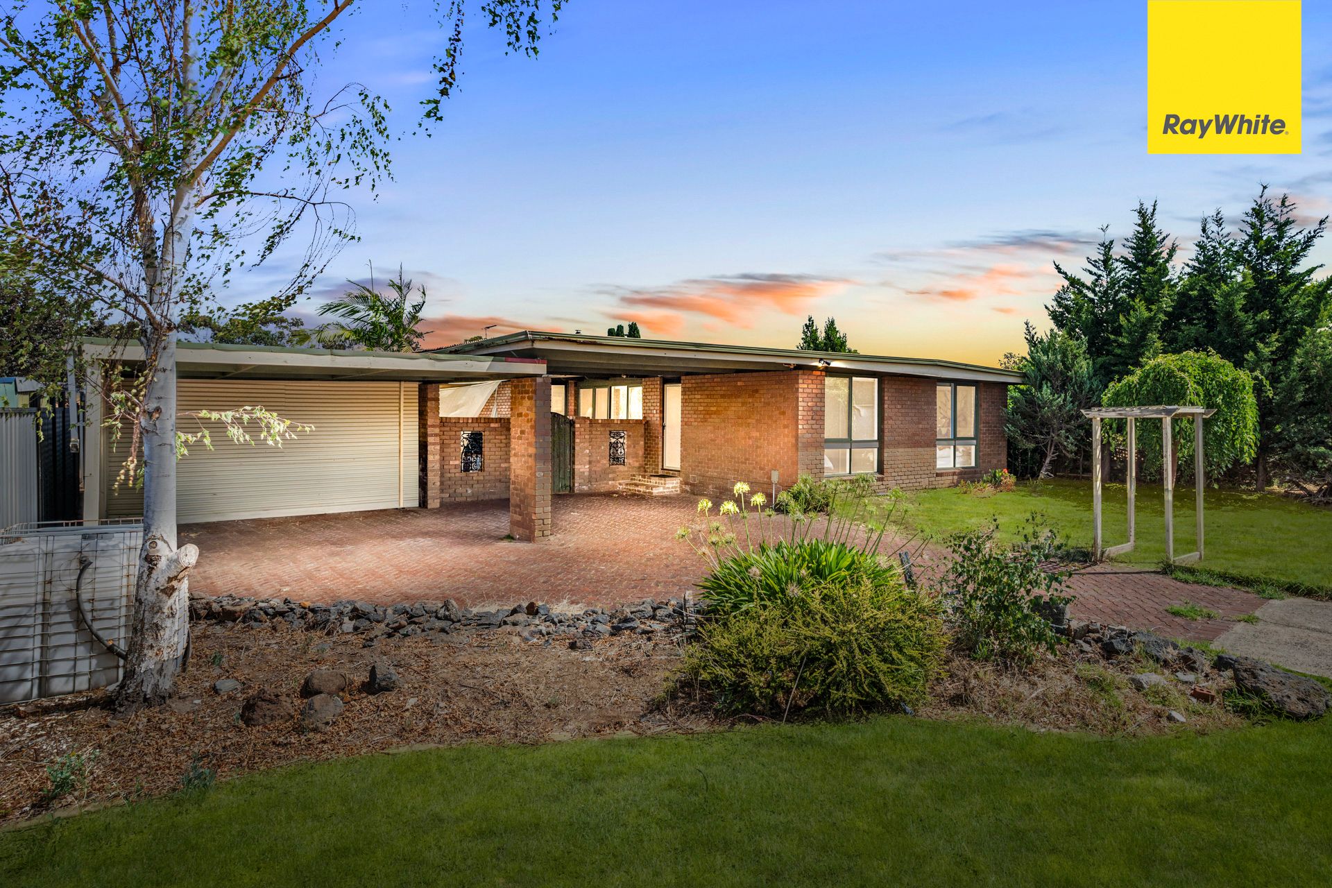 2 Windsor Place, Melton West, VIC 3337