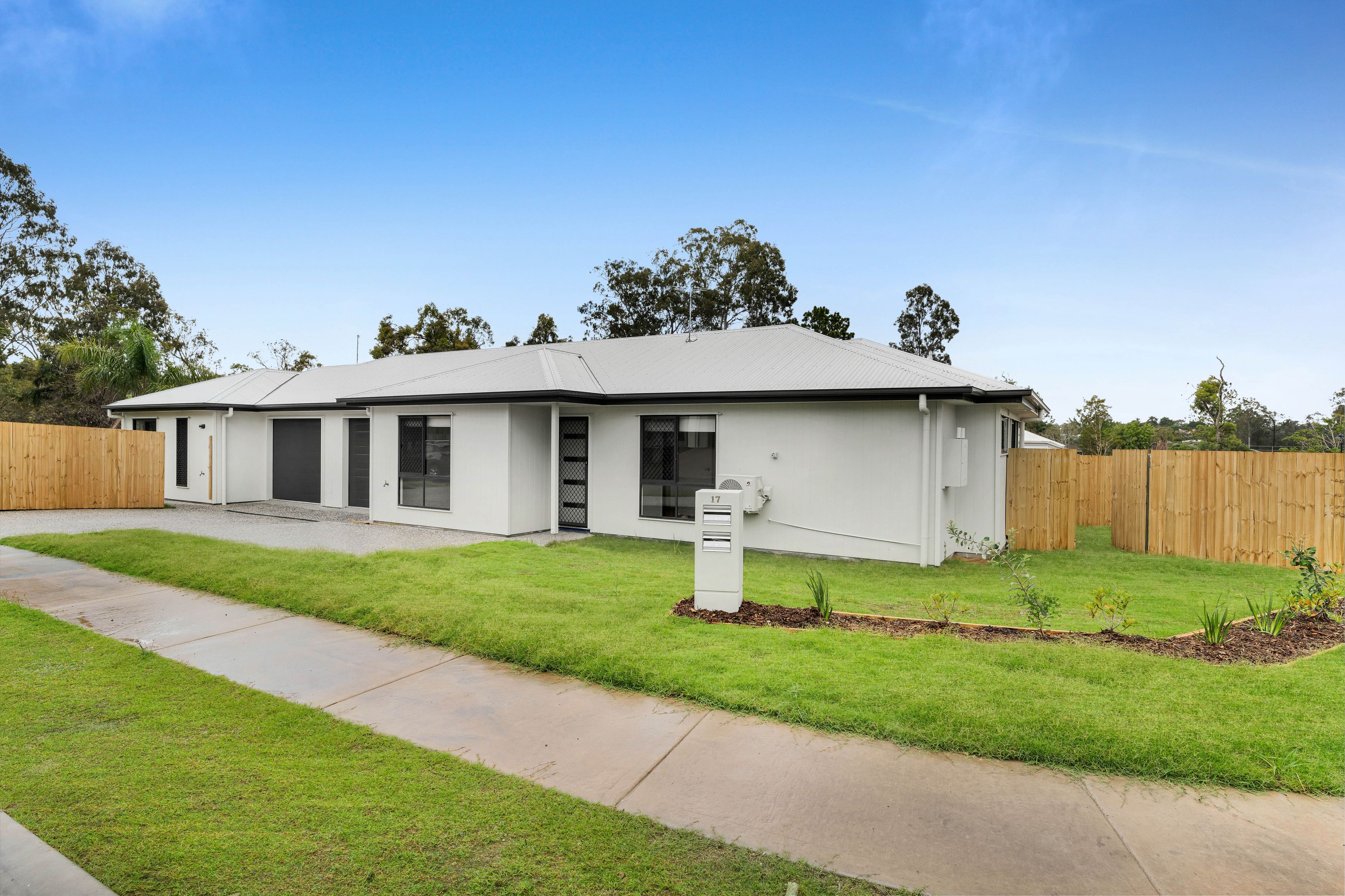 1/17 Waterway Crescent, Hillcrest, QLD 4118