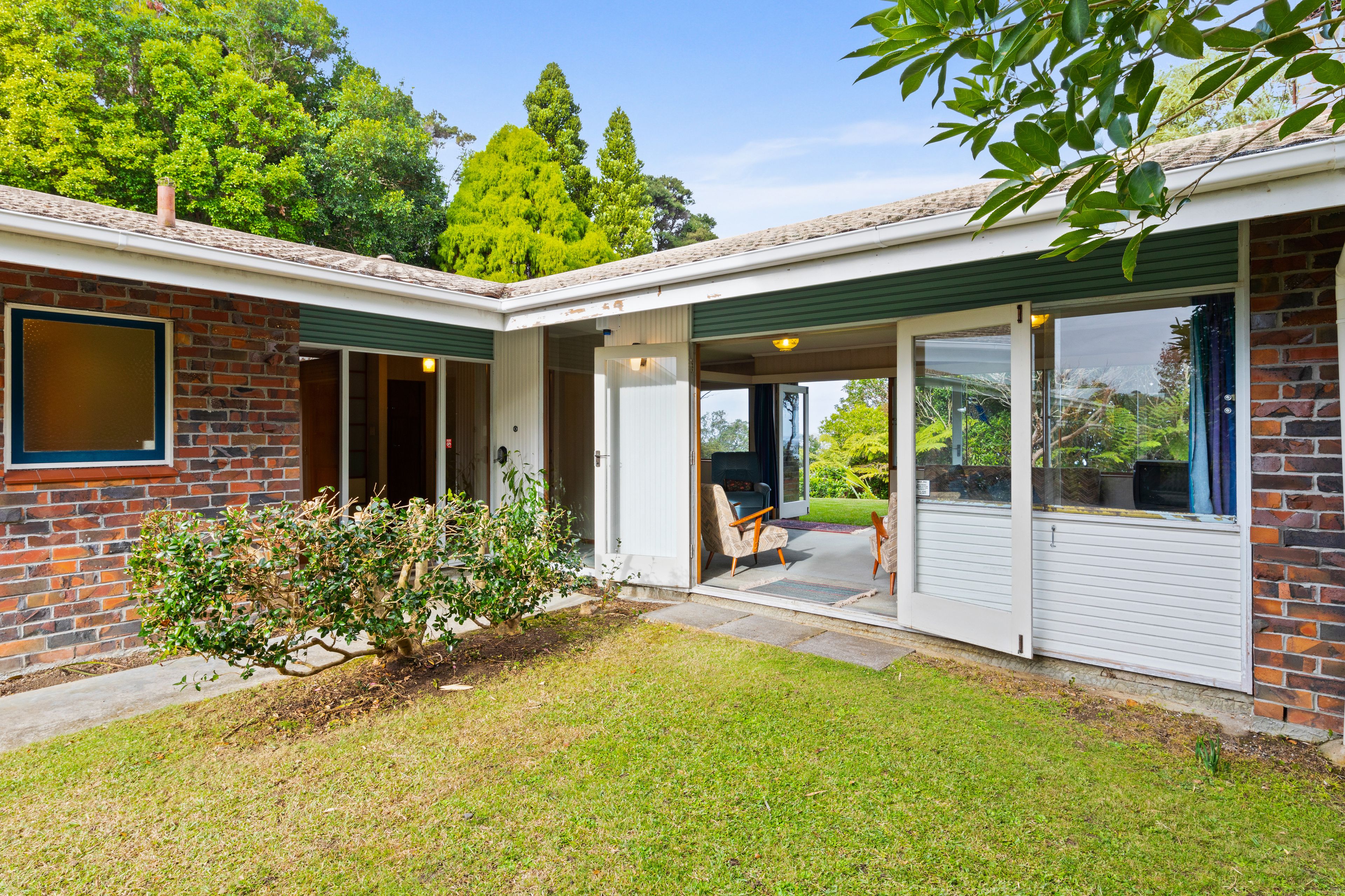 96 Cliff View Drive, Green Bay, Waitakere City