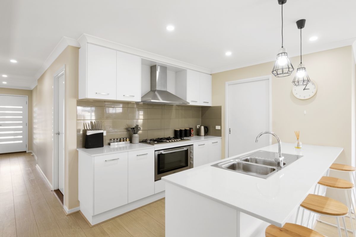 16 Praline Street, Manor Lakes, VIC 3024