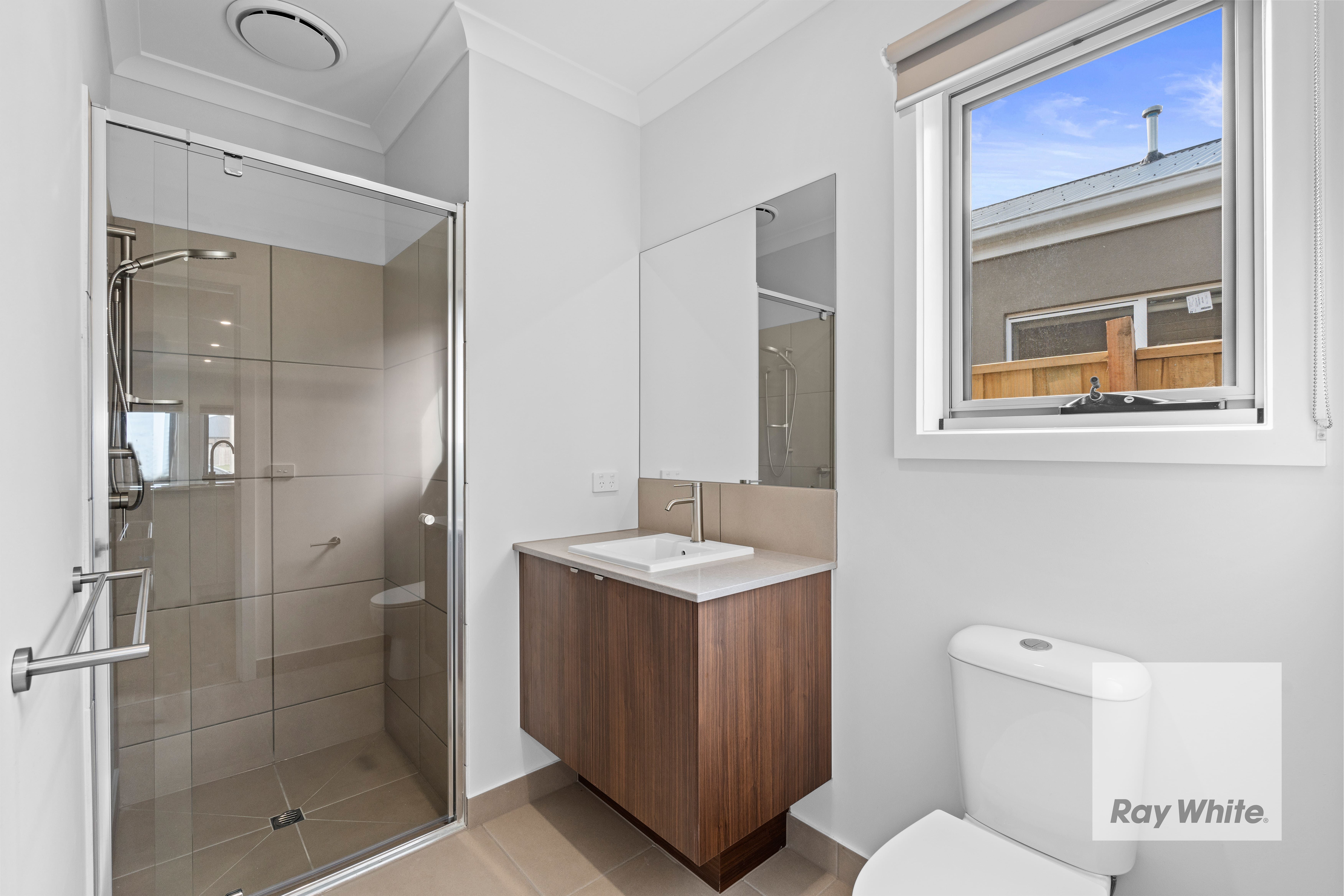 81 Whiteside Street — photo 8 of 12