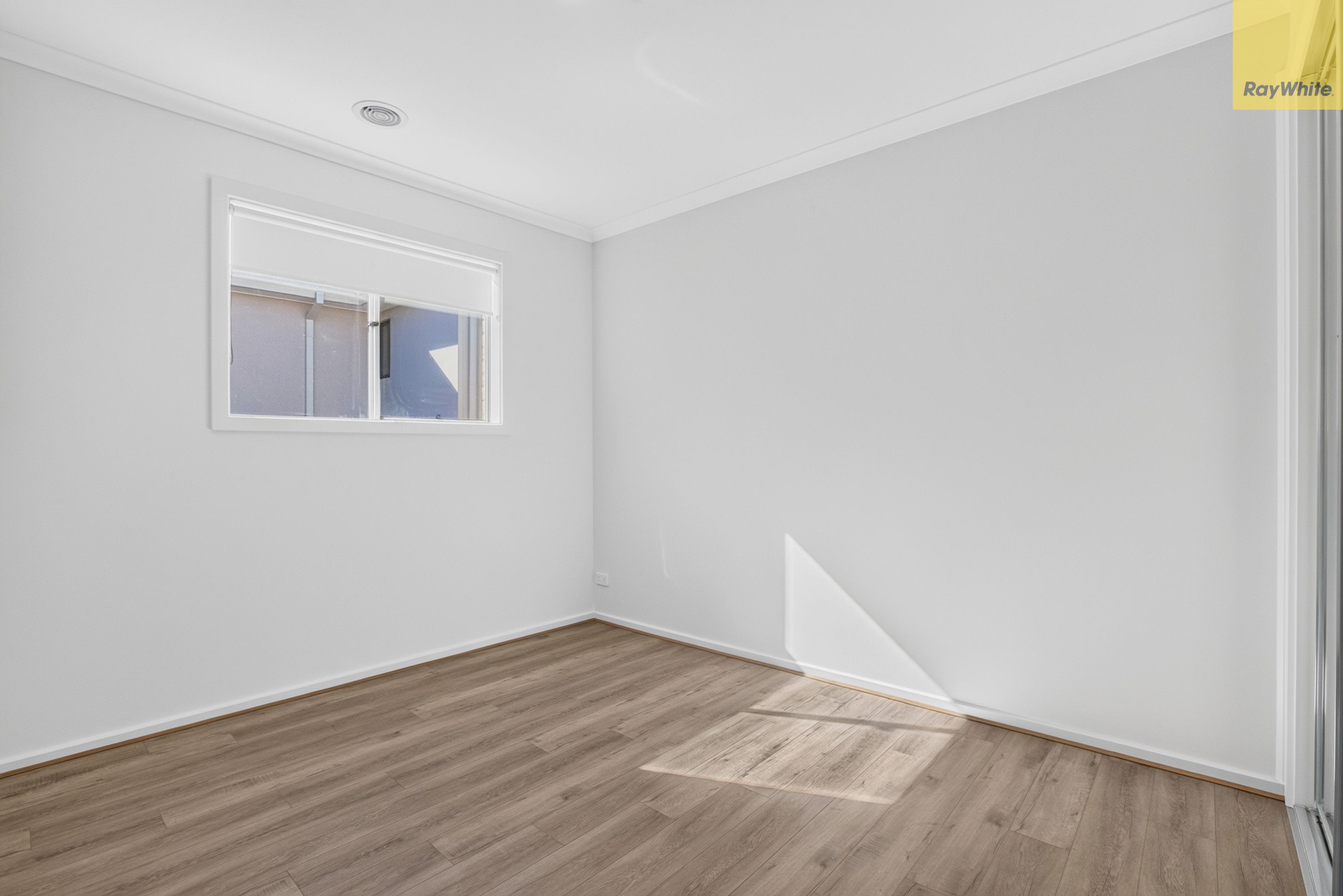 8 Garrong Street — photo 11 of 13