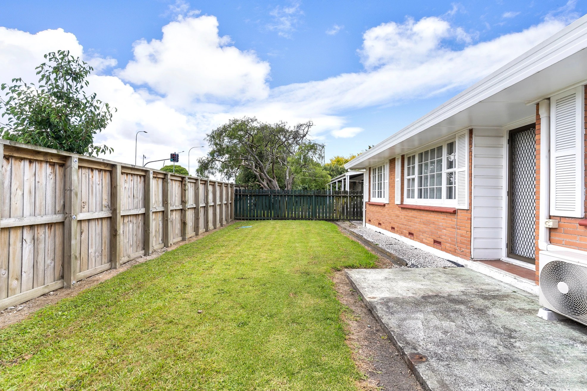 1/27 Great South Road, Conifer Grove, Manukau City