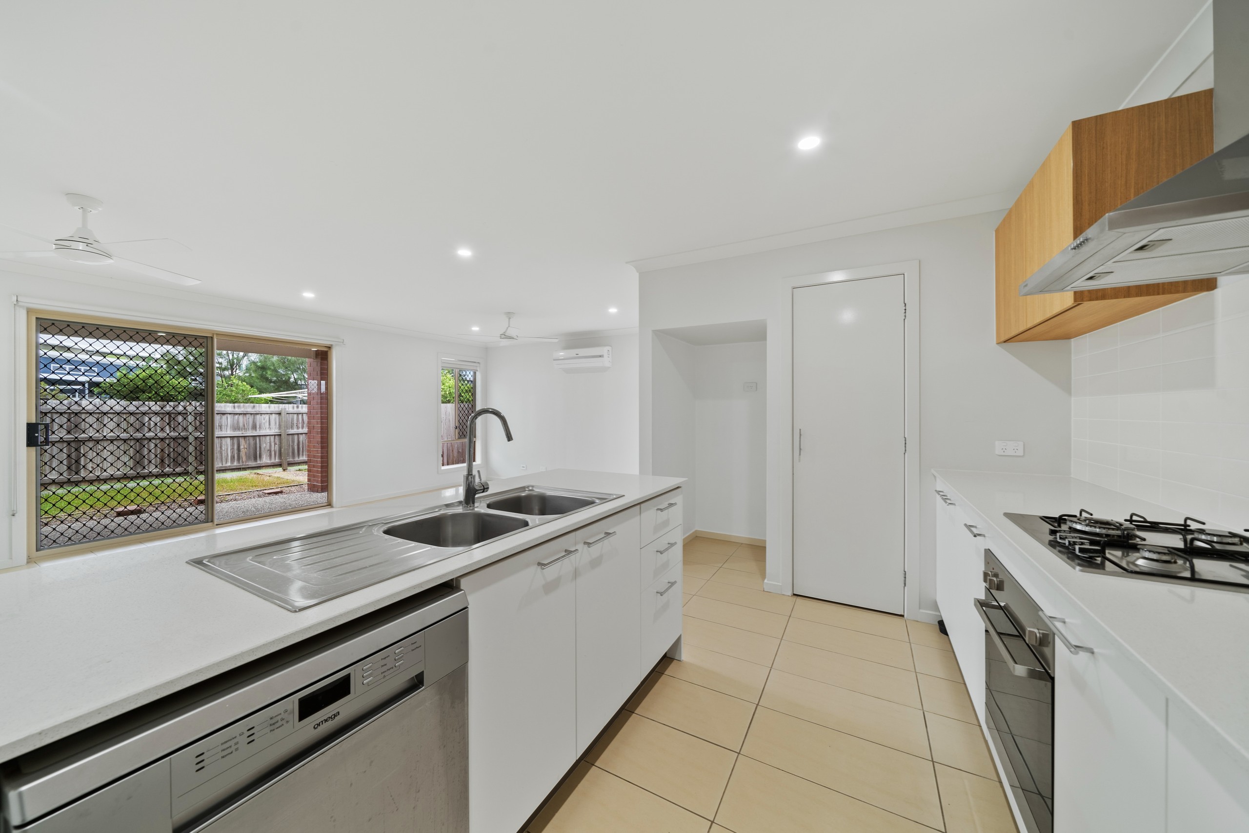 47 Dubai Circuit, SPRING MOUNTAIN, QLD 4300