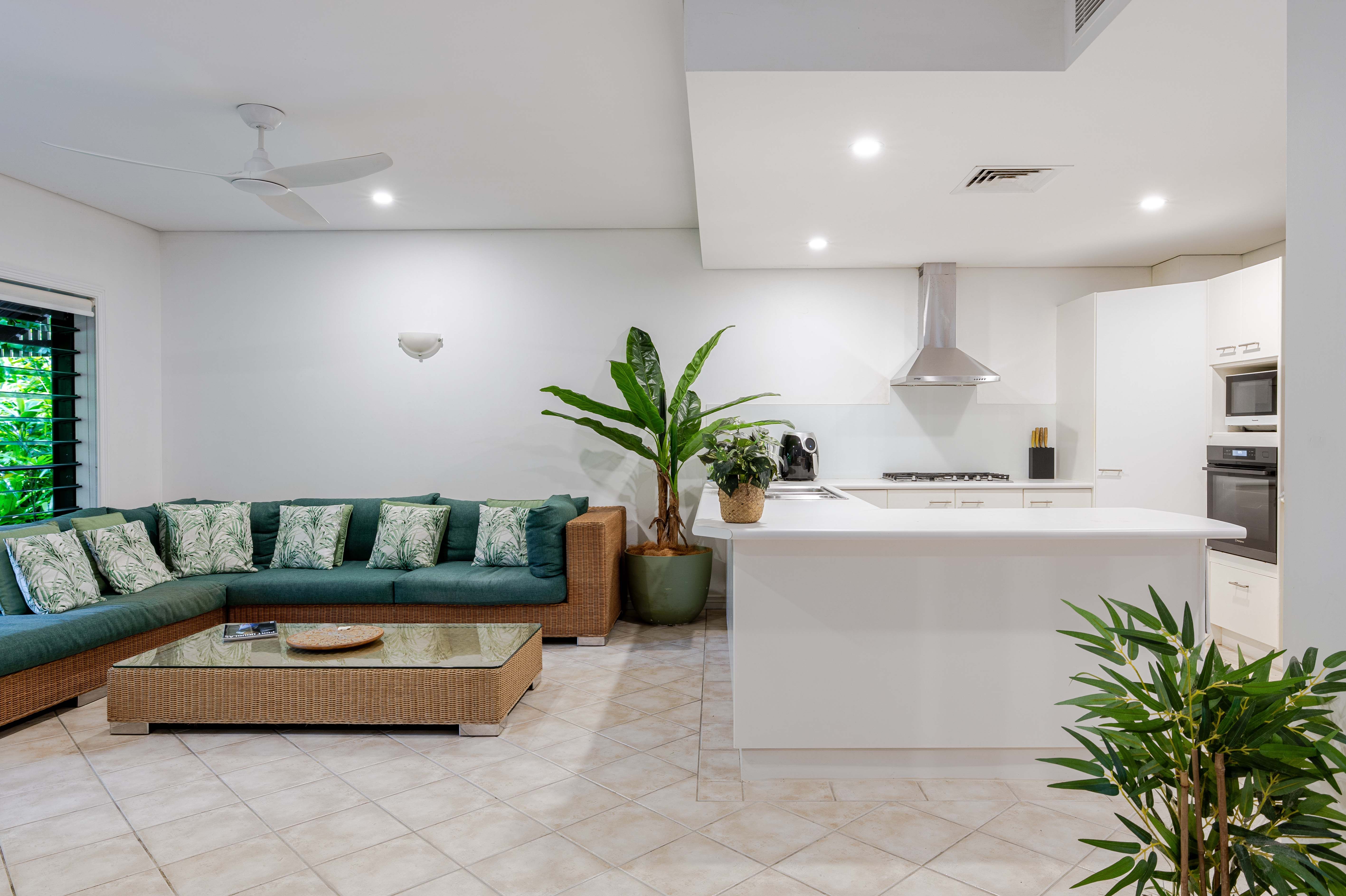 2/18-28 St Crispins Avenue — photo from Ray White Port Douglas