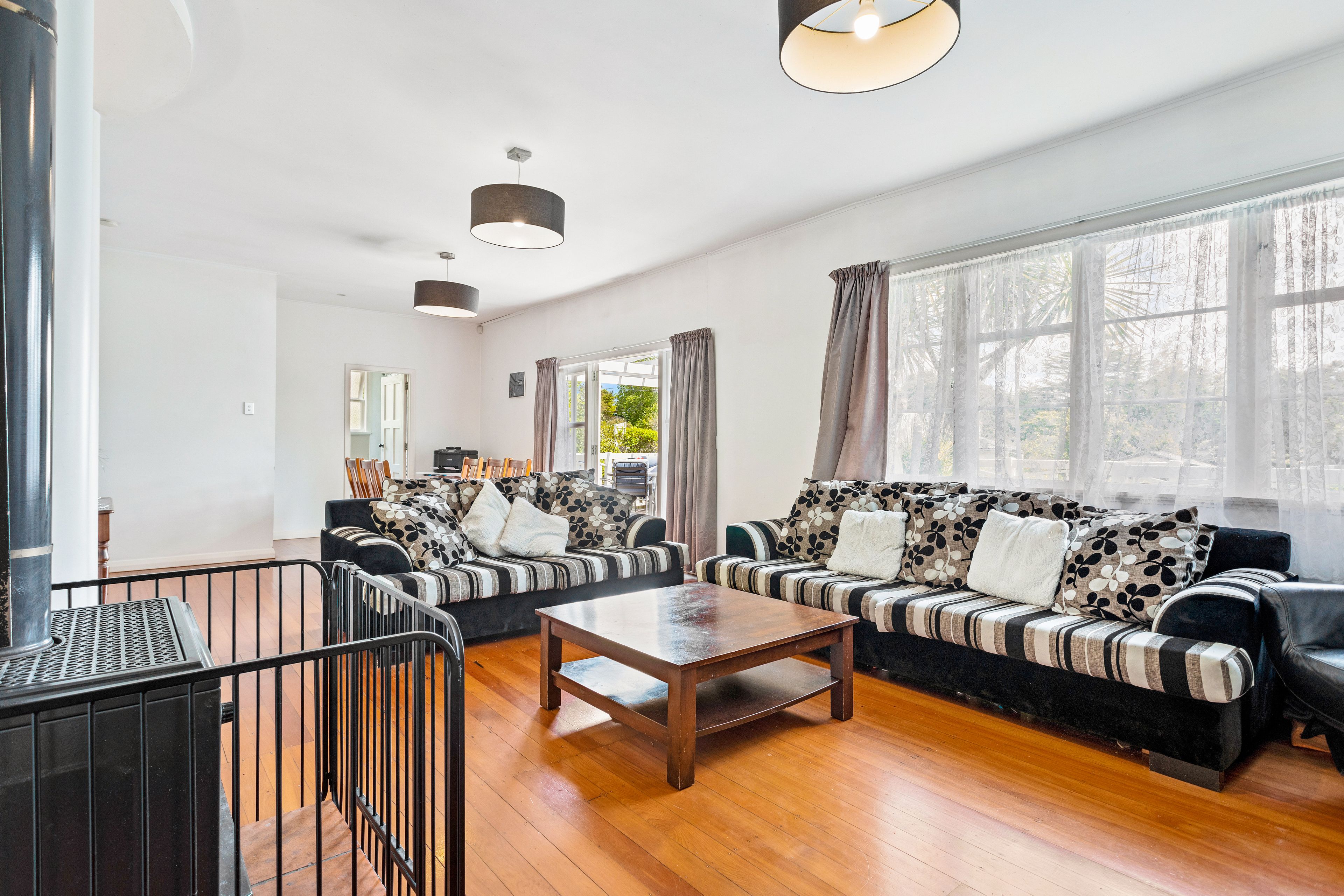28a Derwent Cresent, Titirangi, Waitakere City